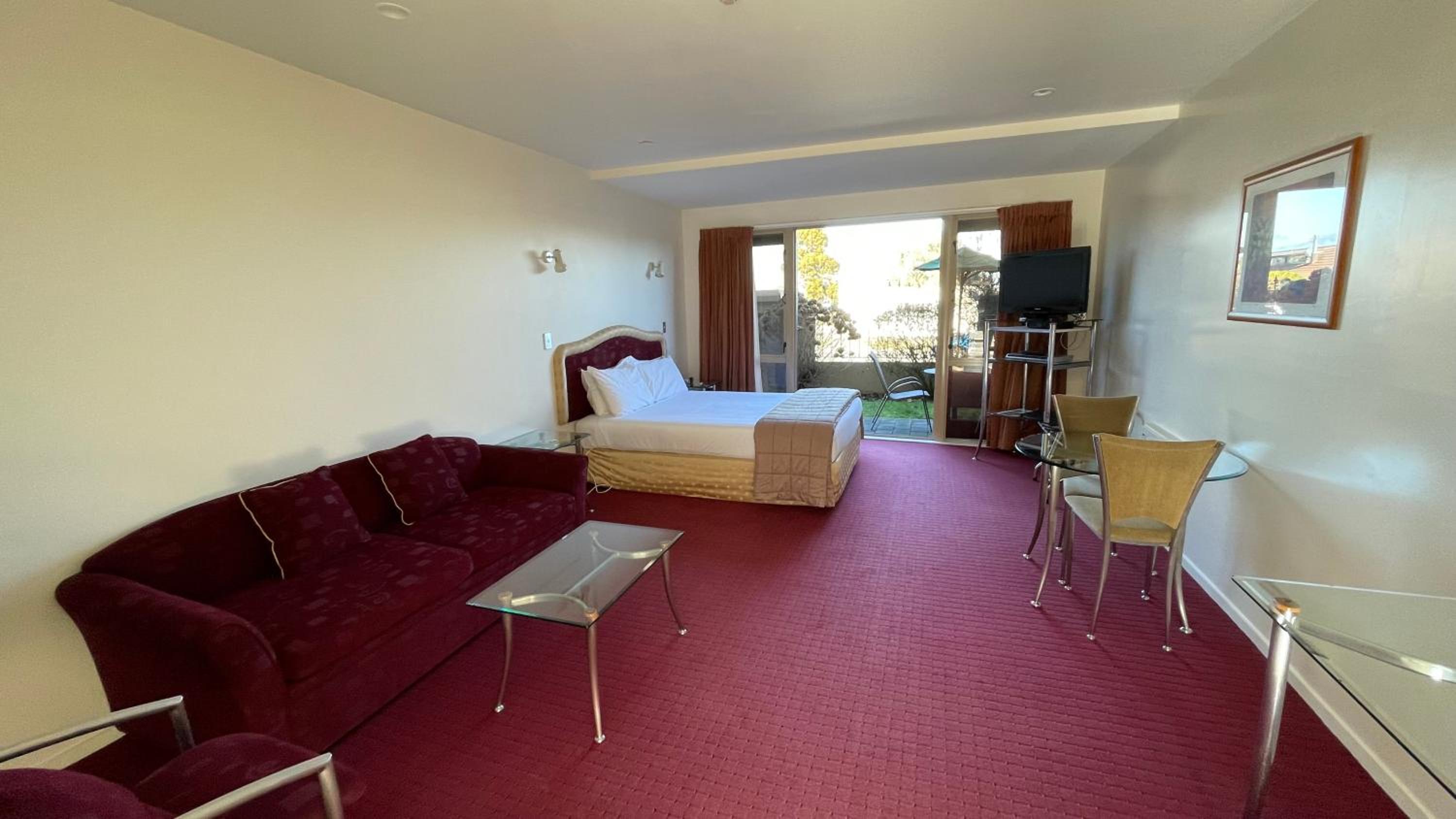 Chantillys Motor Lodge view 3