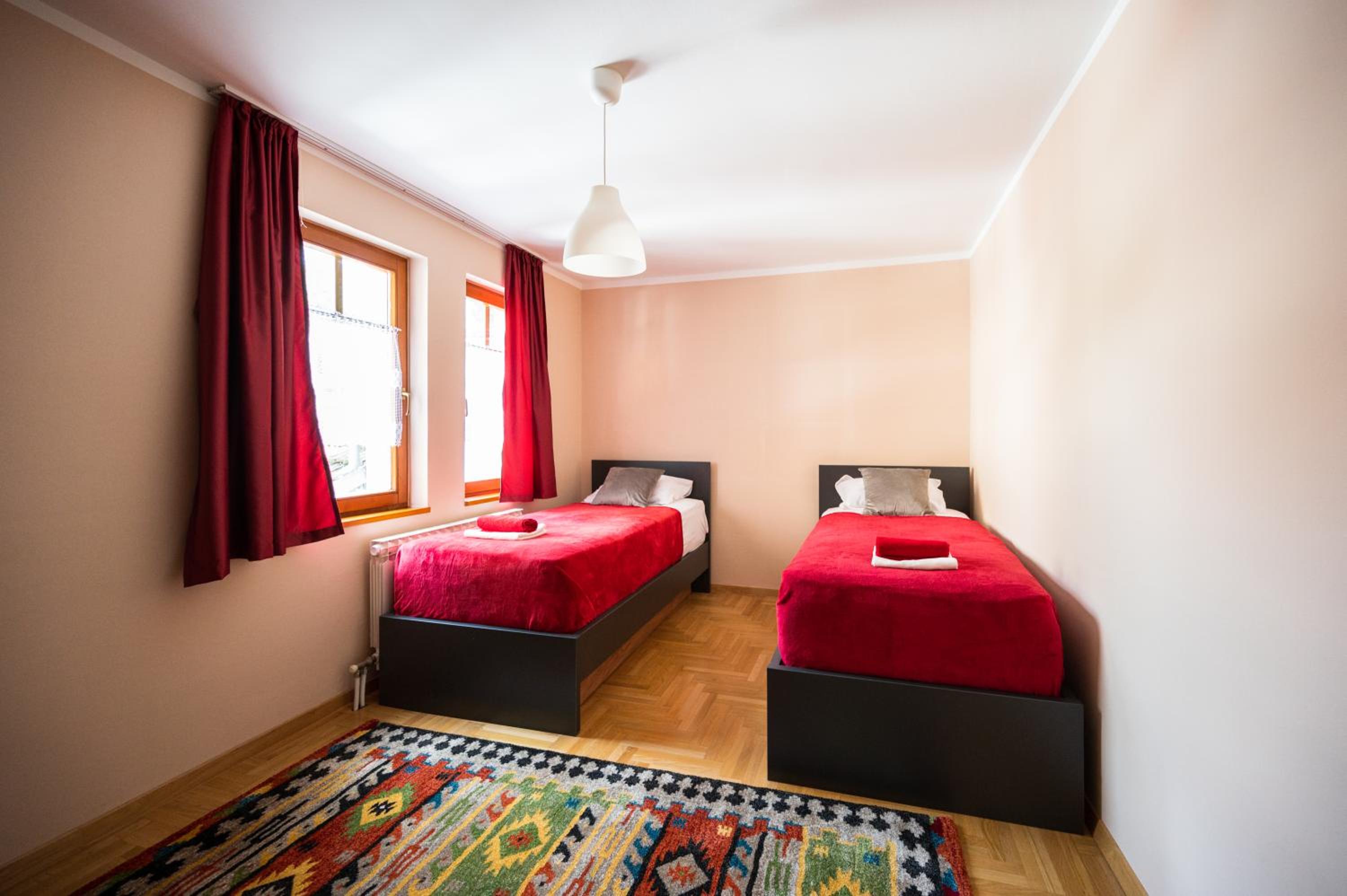 Spacious & Modern Apartments- Old Town