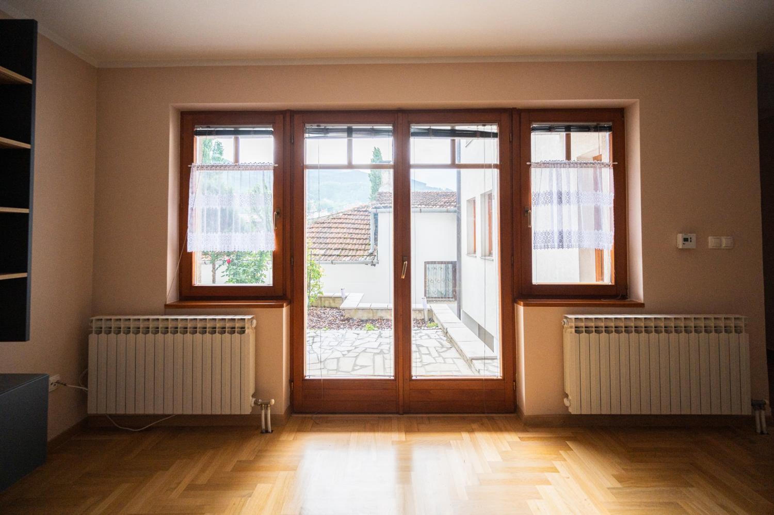 Spacious & Modern Apartments- Old Town