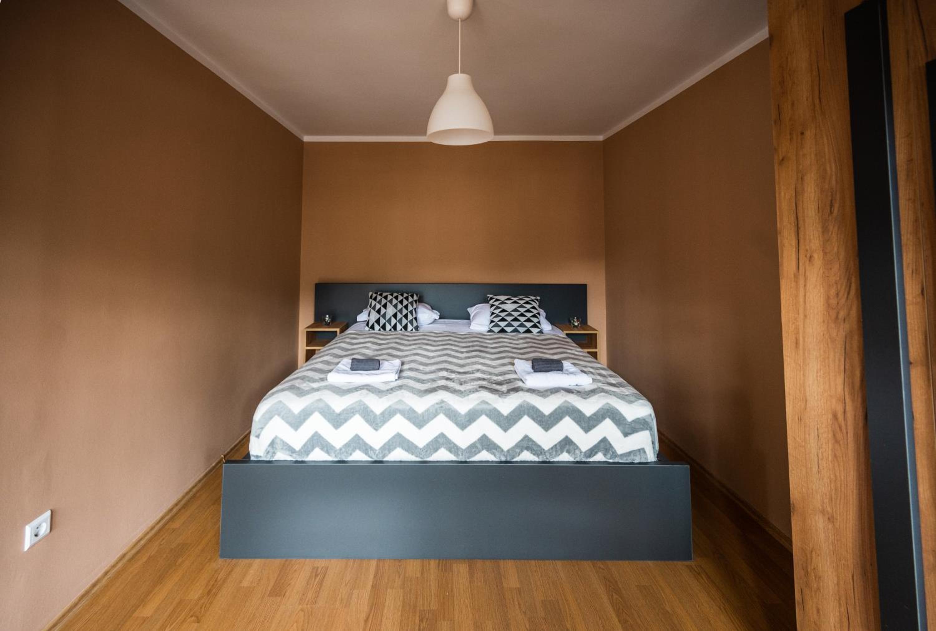 Spacious & Modern Apartments- Old Town