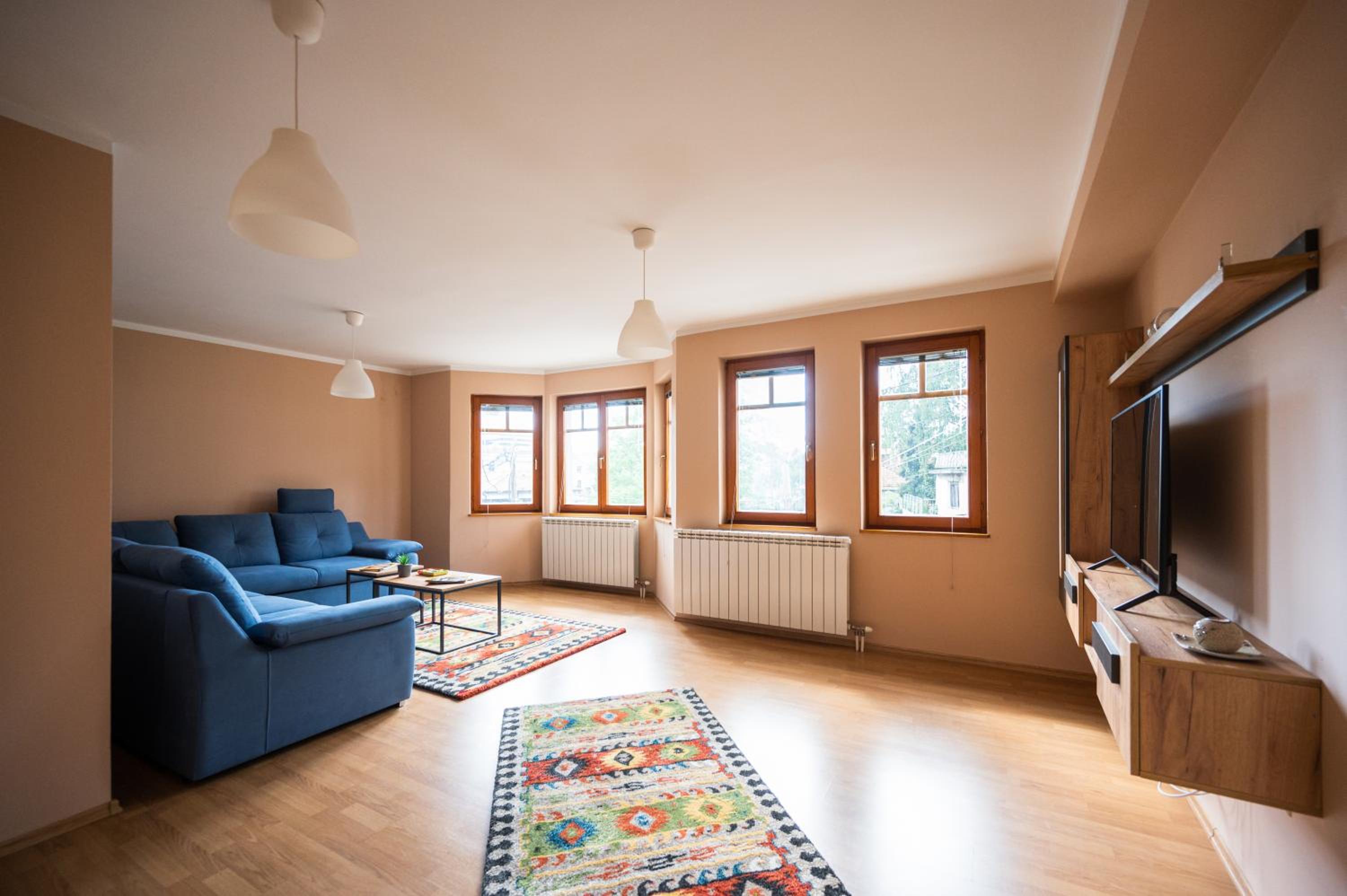Spacious & Modern Apartments- Old Town