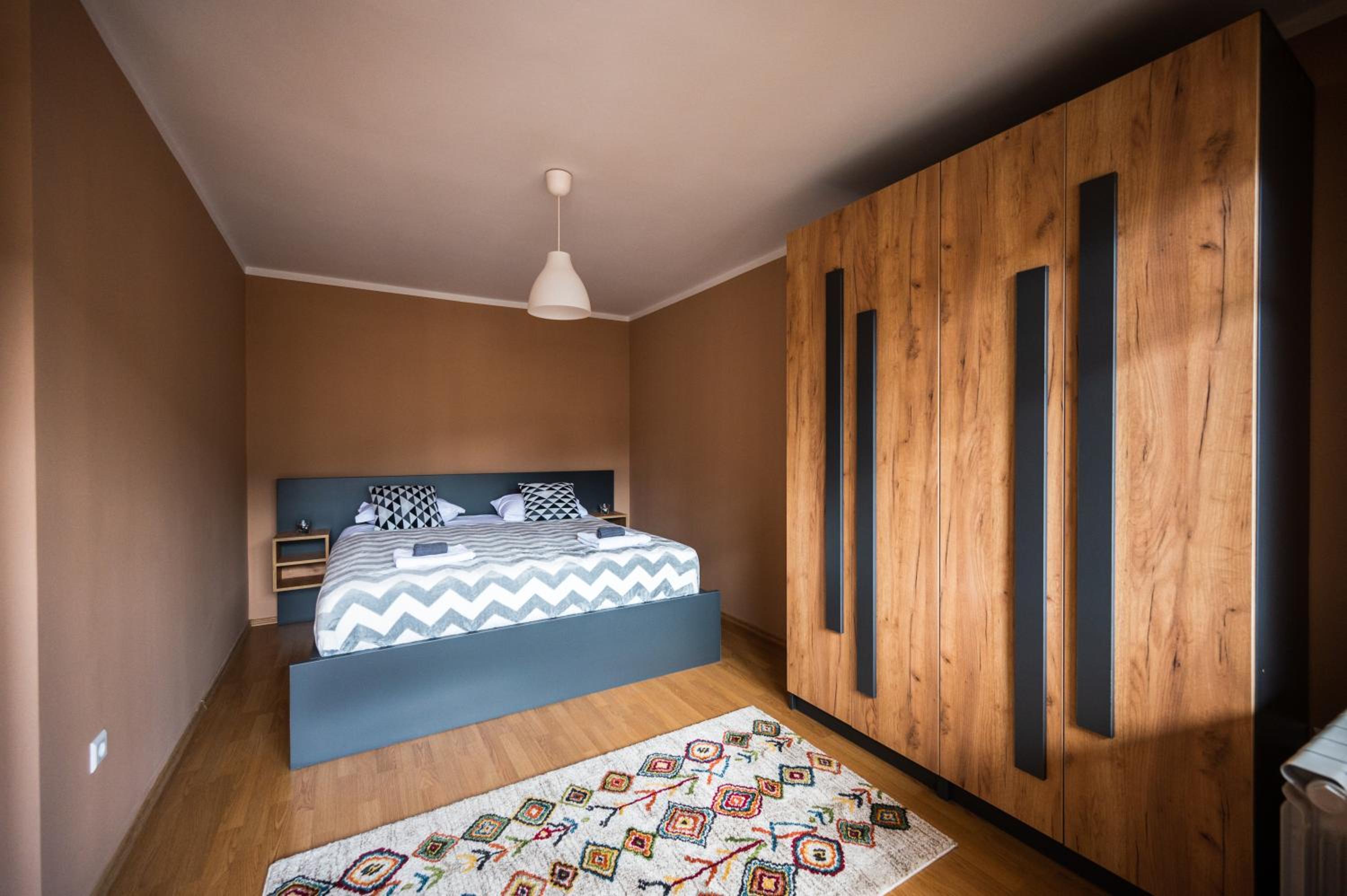 Spacious & Modern Apartments- Old Town