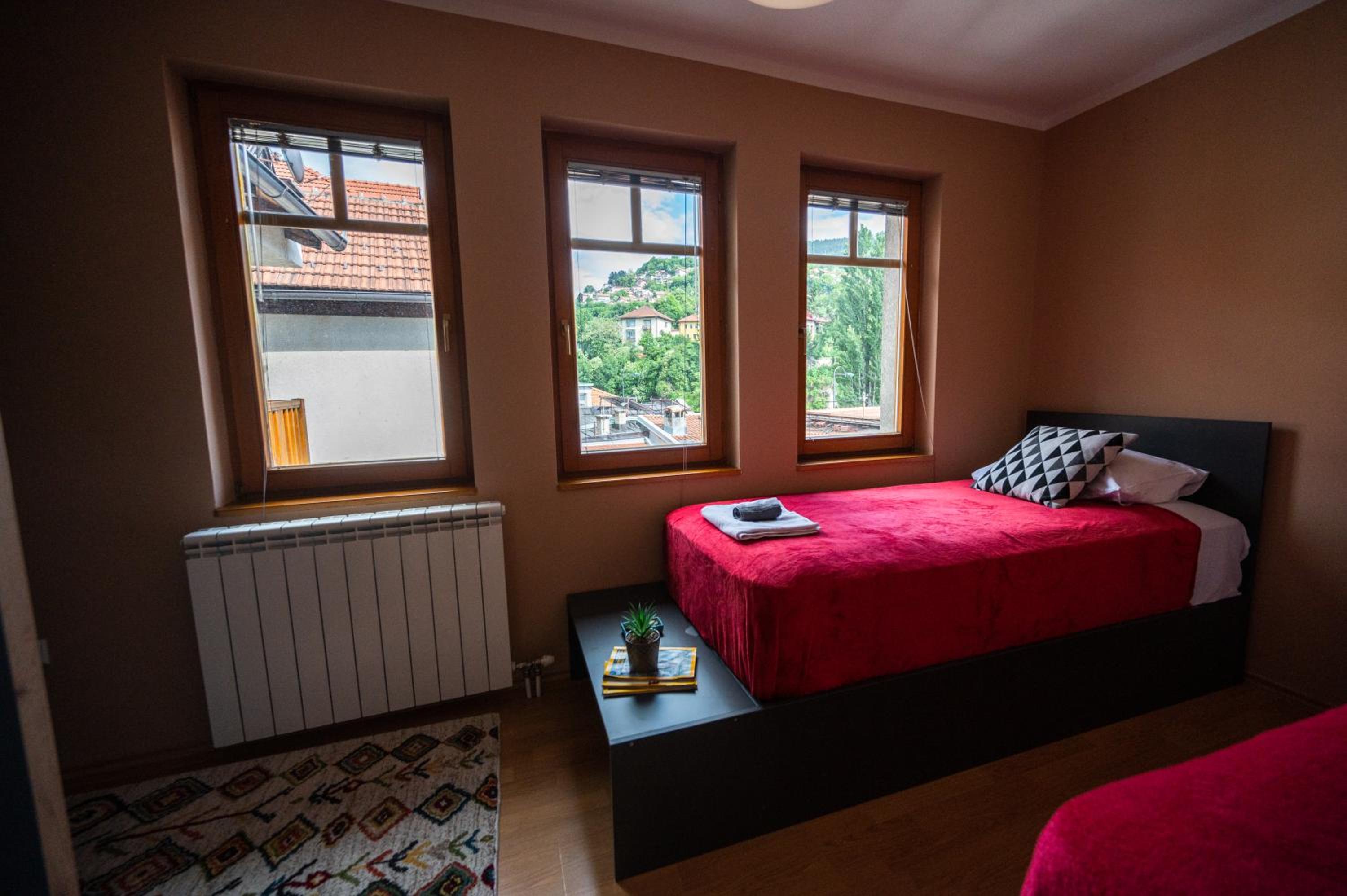 Spacious & Modern Apartments- Old Town