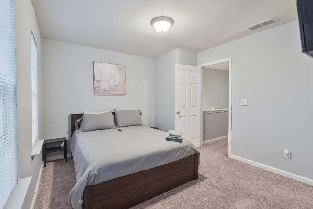 Beautiful Cozy 3-Bedroom Townhome Retreat view 3