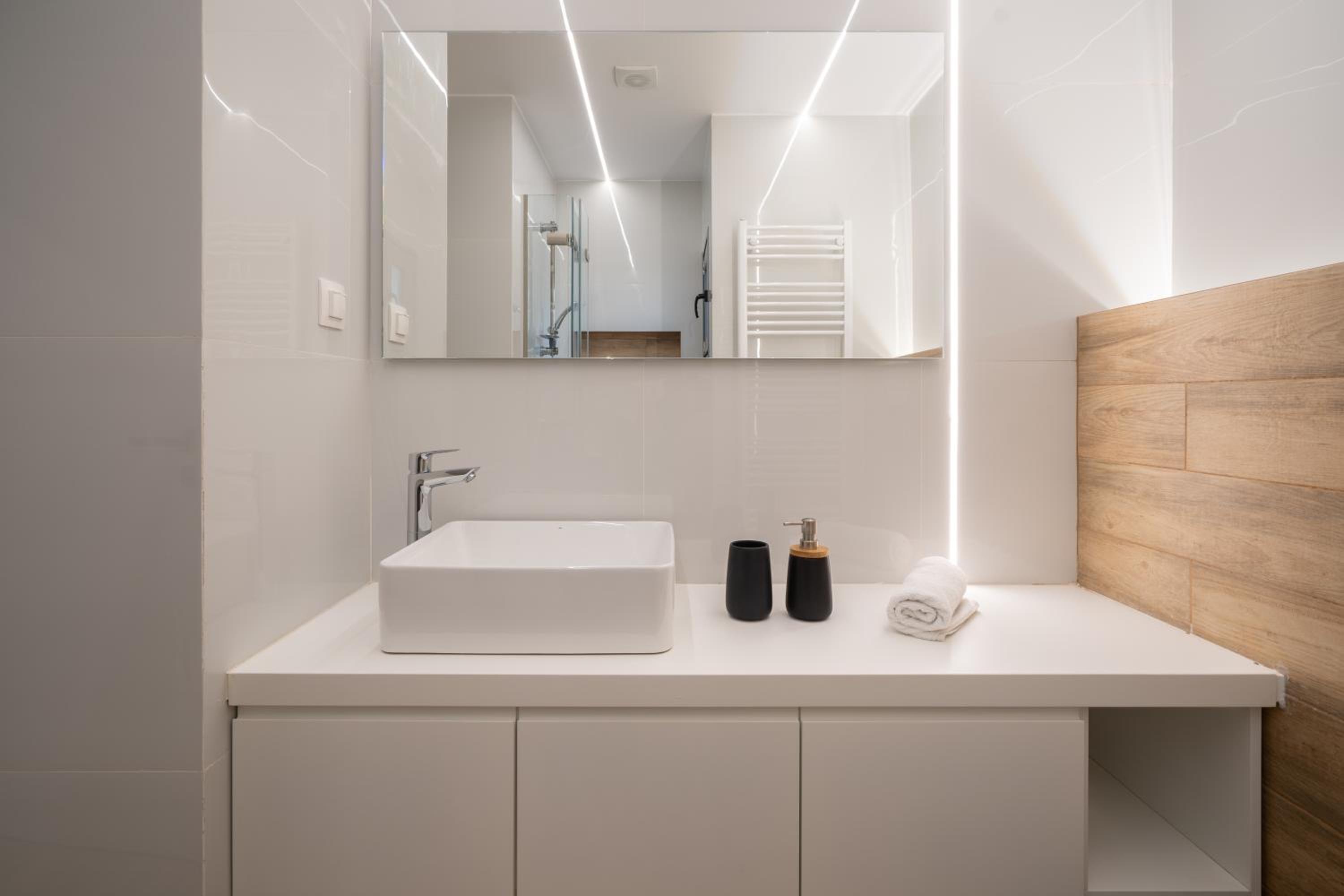 IO SUITES
