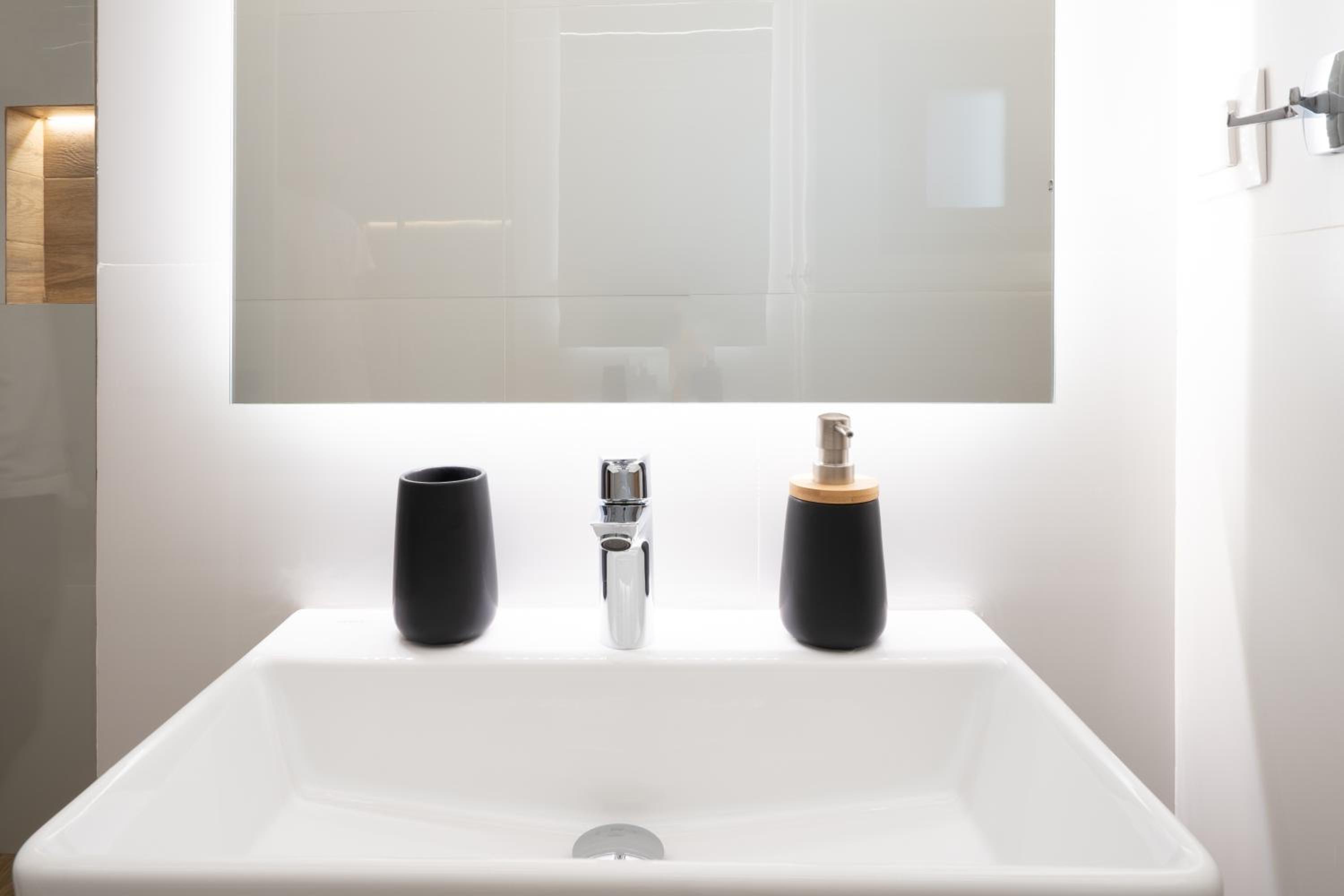 IO SUITES