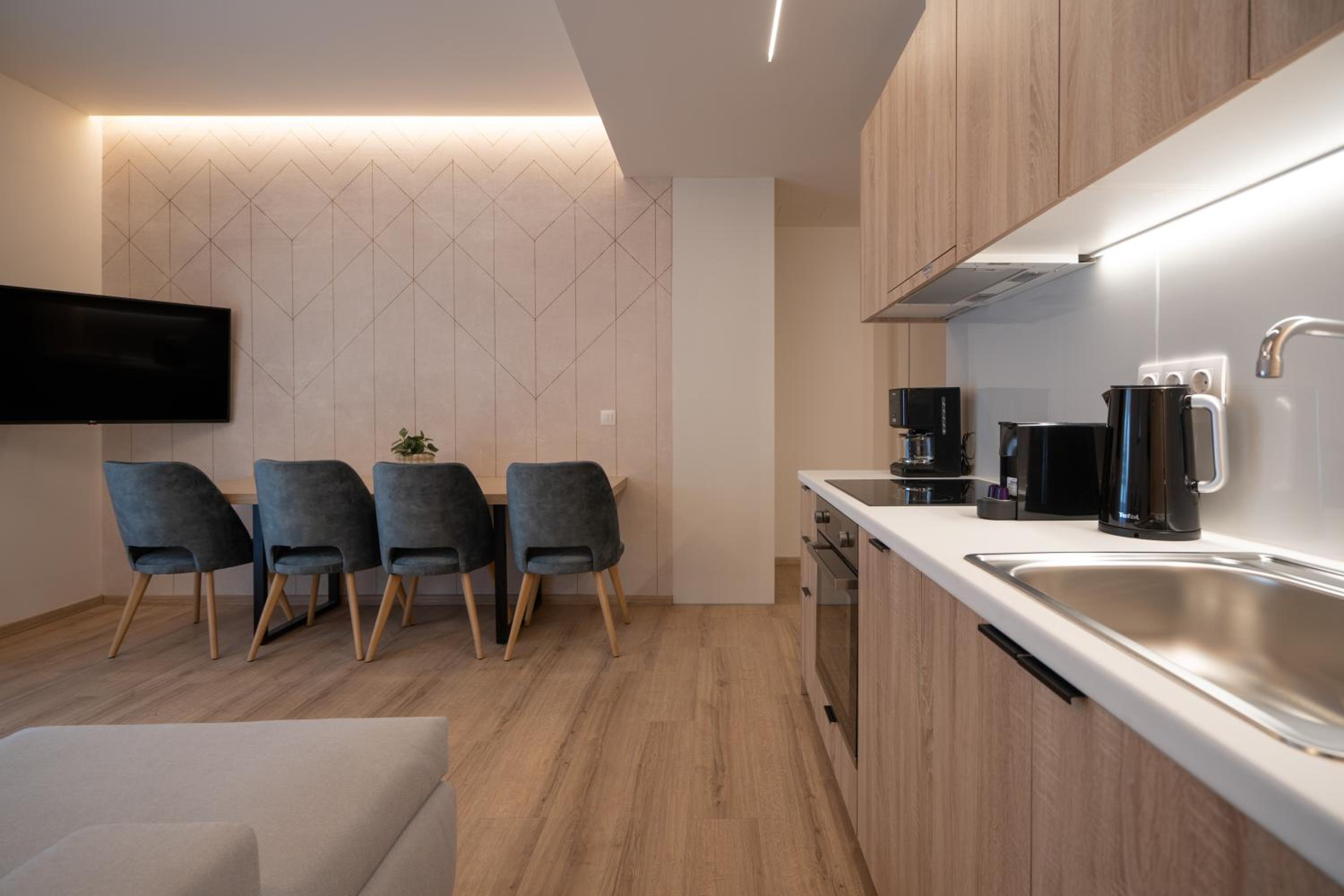 IO SUITES