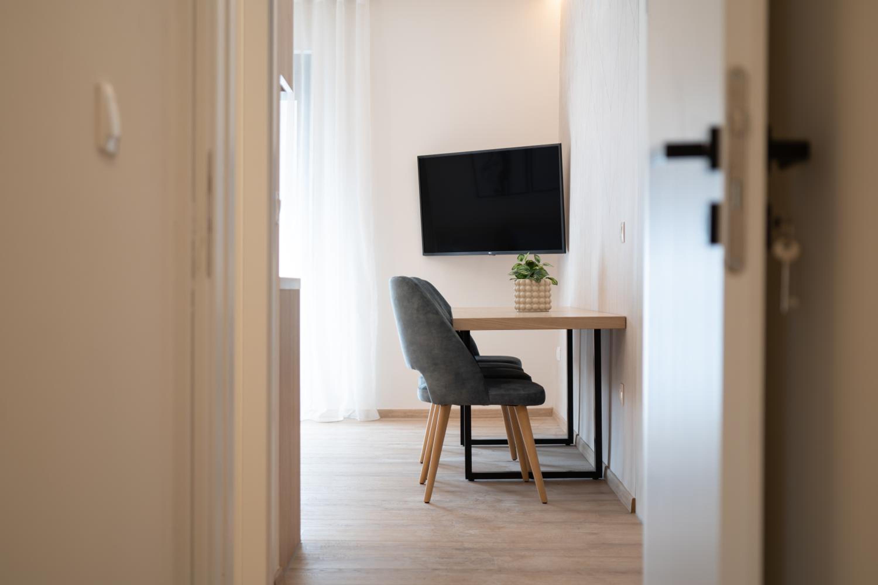 IO SUITES