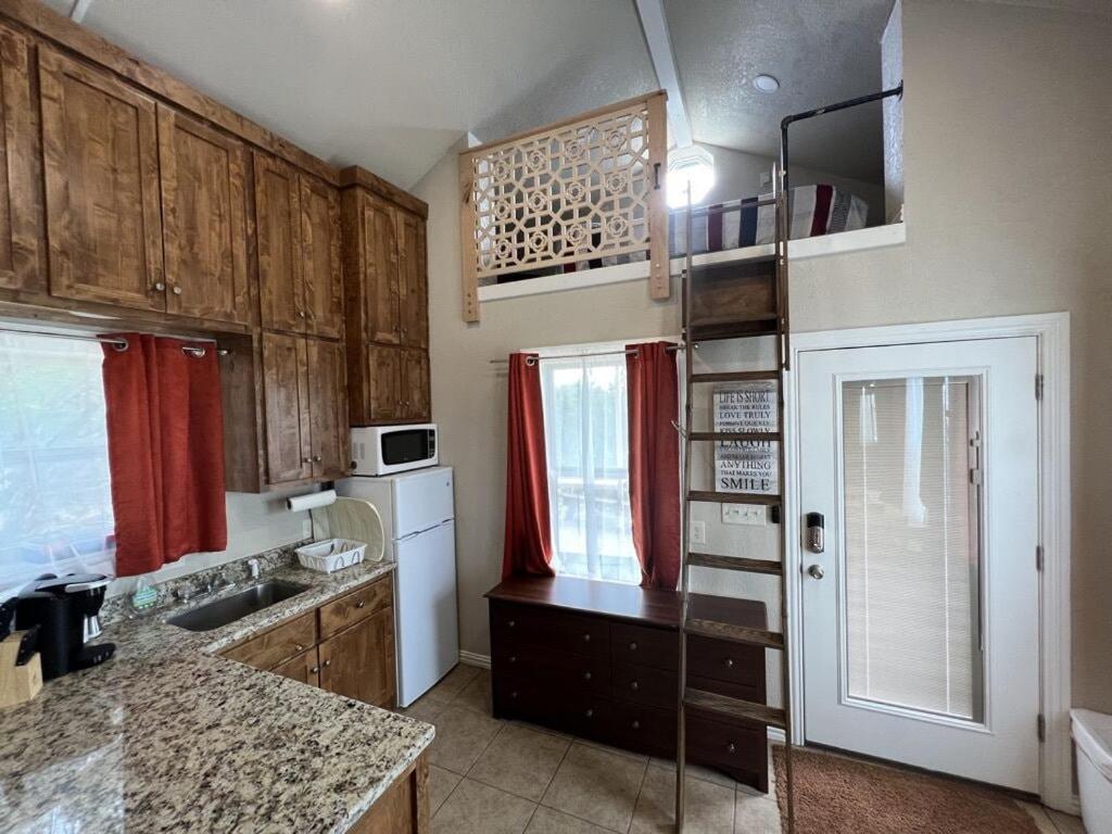 Inspiration Cabin at Lake Godstone view 2