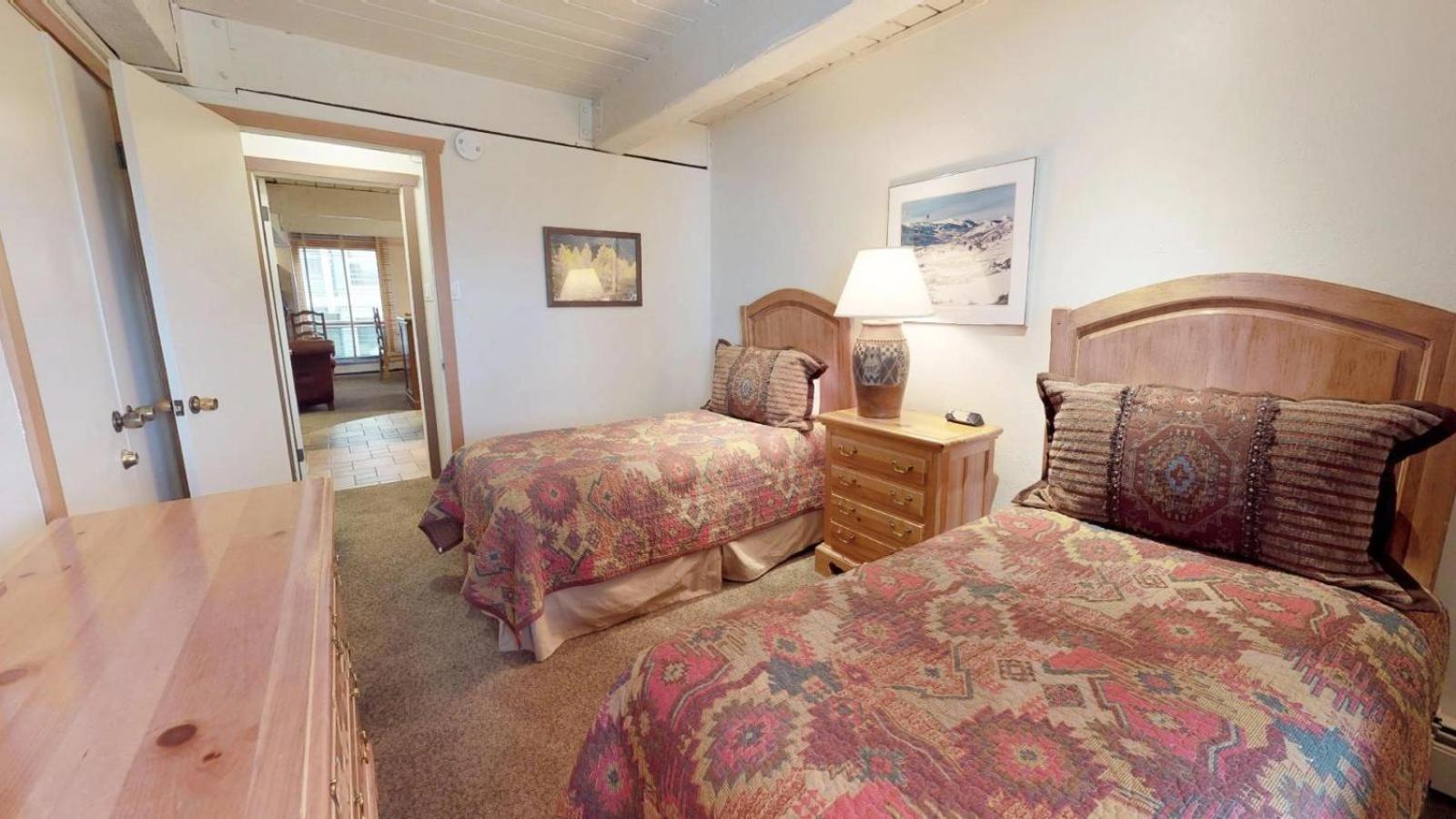 Comfortable And Convenient Ski In, Ski Out 4 Bedroom Condo In Snowmass Village view 4
