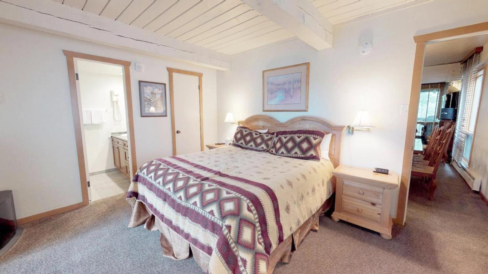Comfortable And Convenient Ski In, Ski Out 4 Bedroom Condo In Snowmass Village view 5