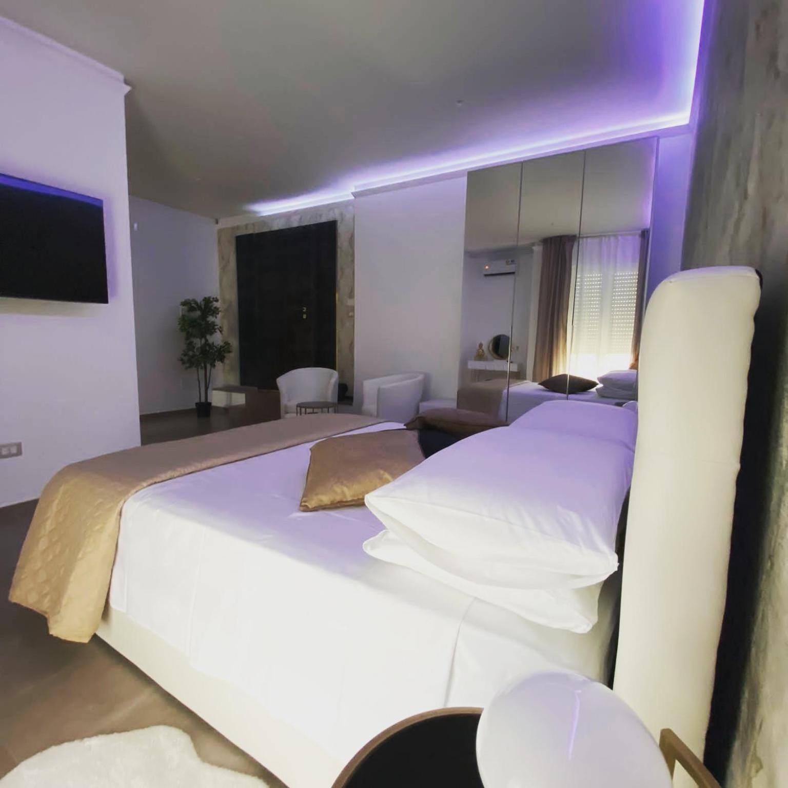 b&b THE WORLD en Brindisi — hotel room