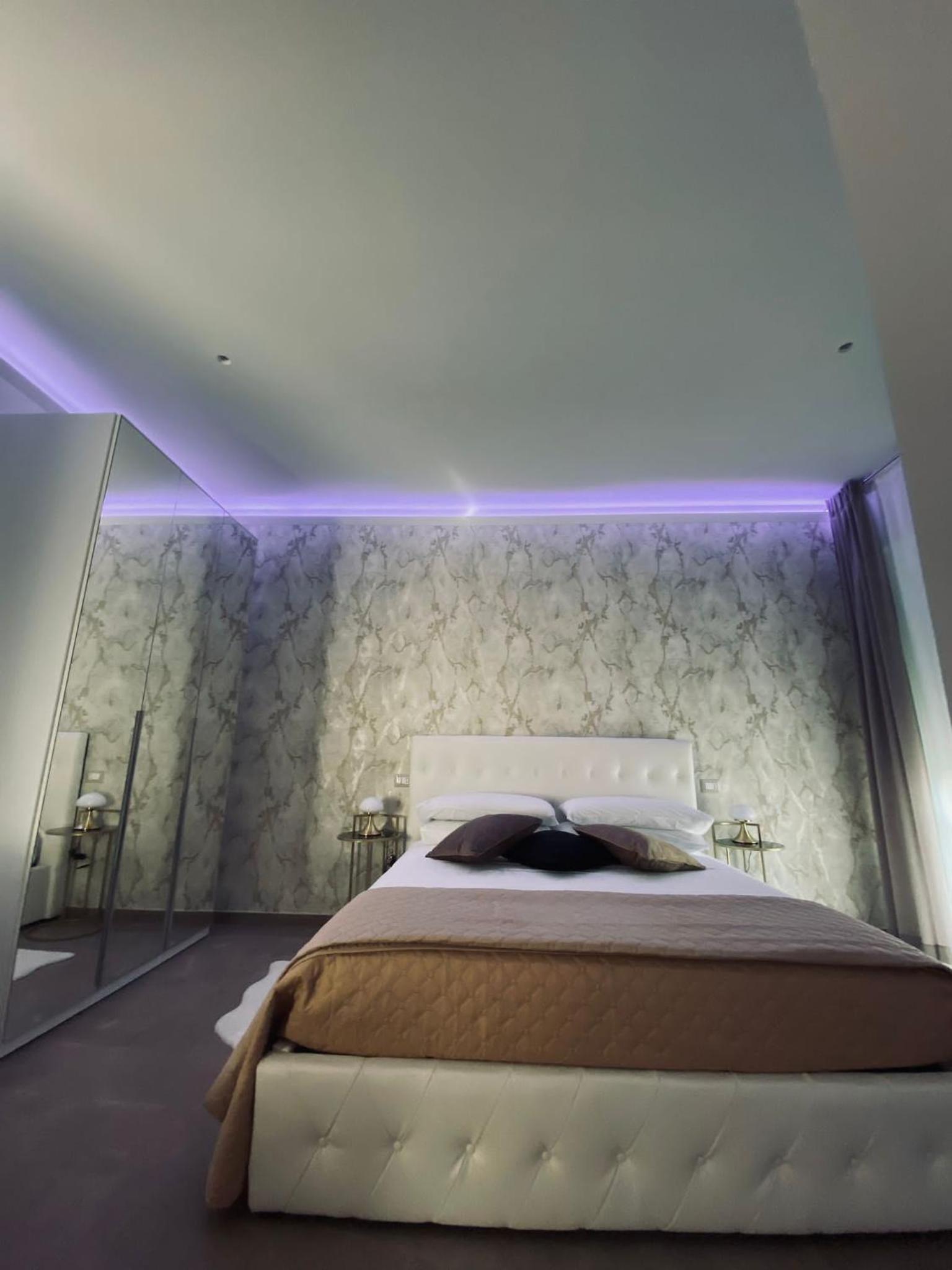 b&b THE WORLD en Brindisi — hotel room