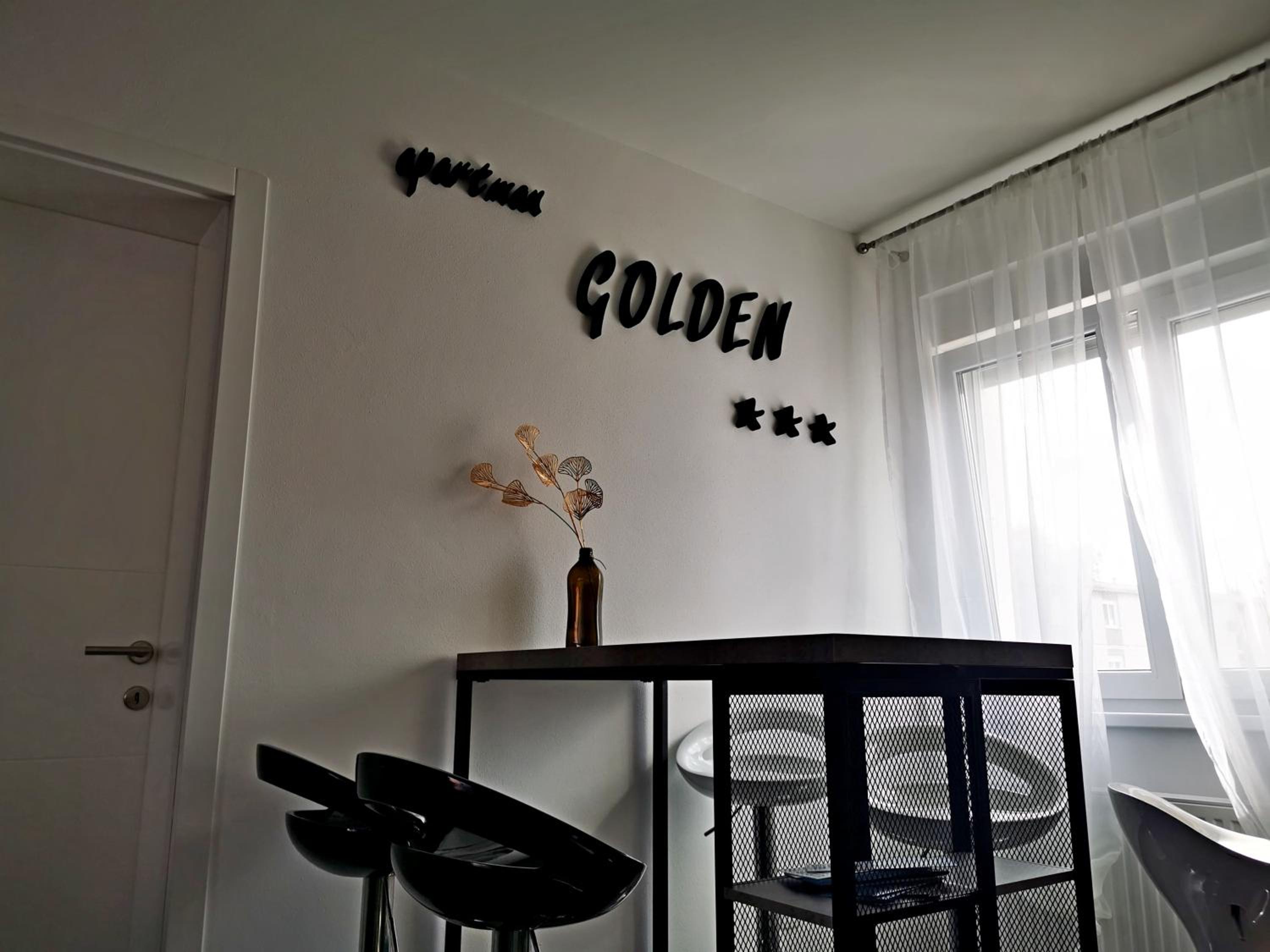 GOLDEN - self CHECK IN view 5