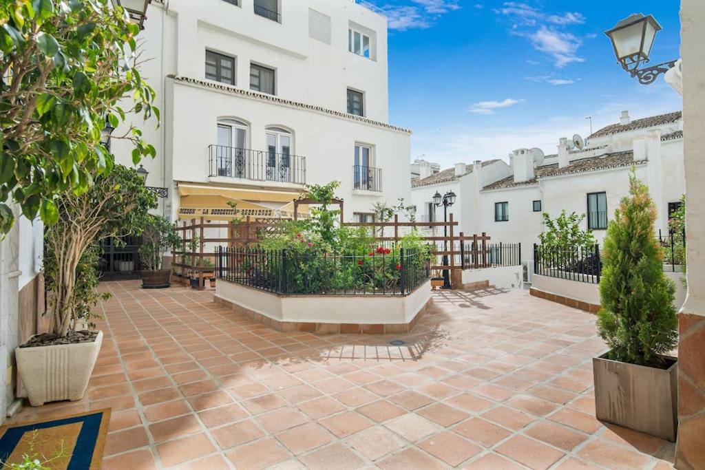 3 Puerto Banus luxurious apartment in the heart of the port