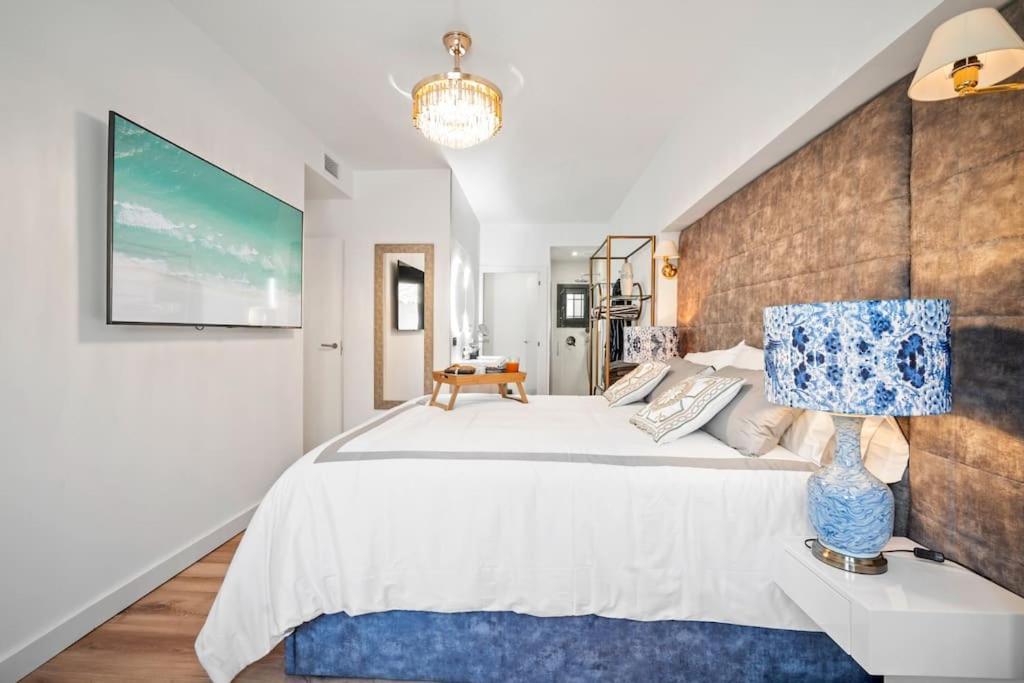 3 Puerto Banus luxurious apartment in the heart of the port
