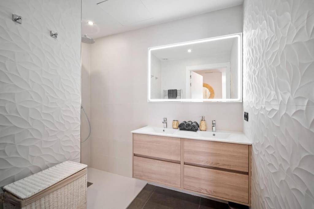 3 Puerto Banus luxurious apartment in the heart of the port
