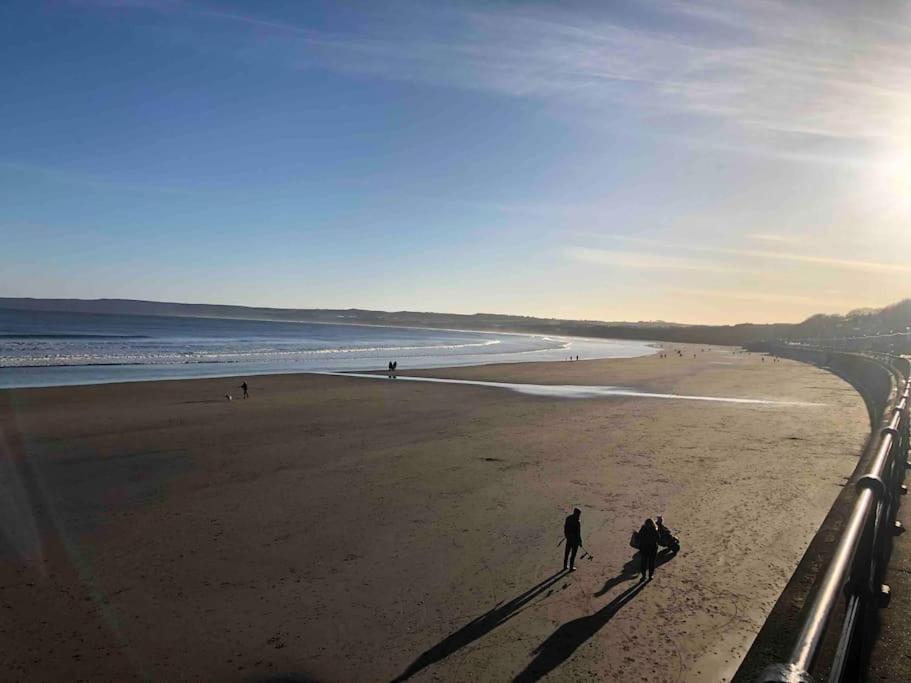 Large Cottage, Beach, Pubs Shops, Netflix, BBQ, Dog Friendly view 5