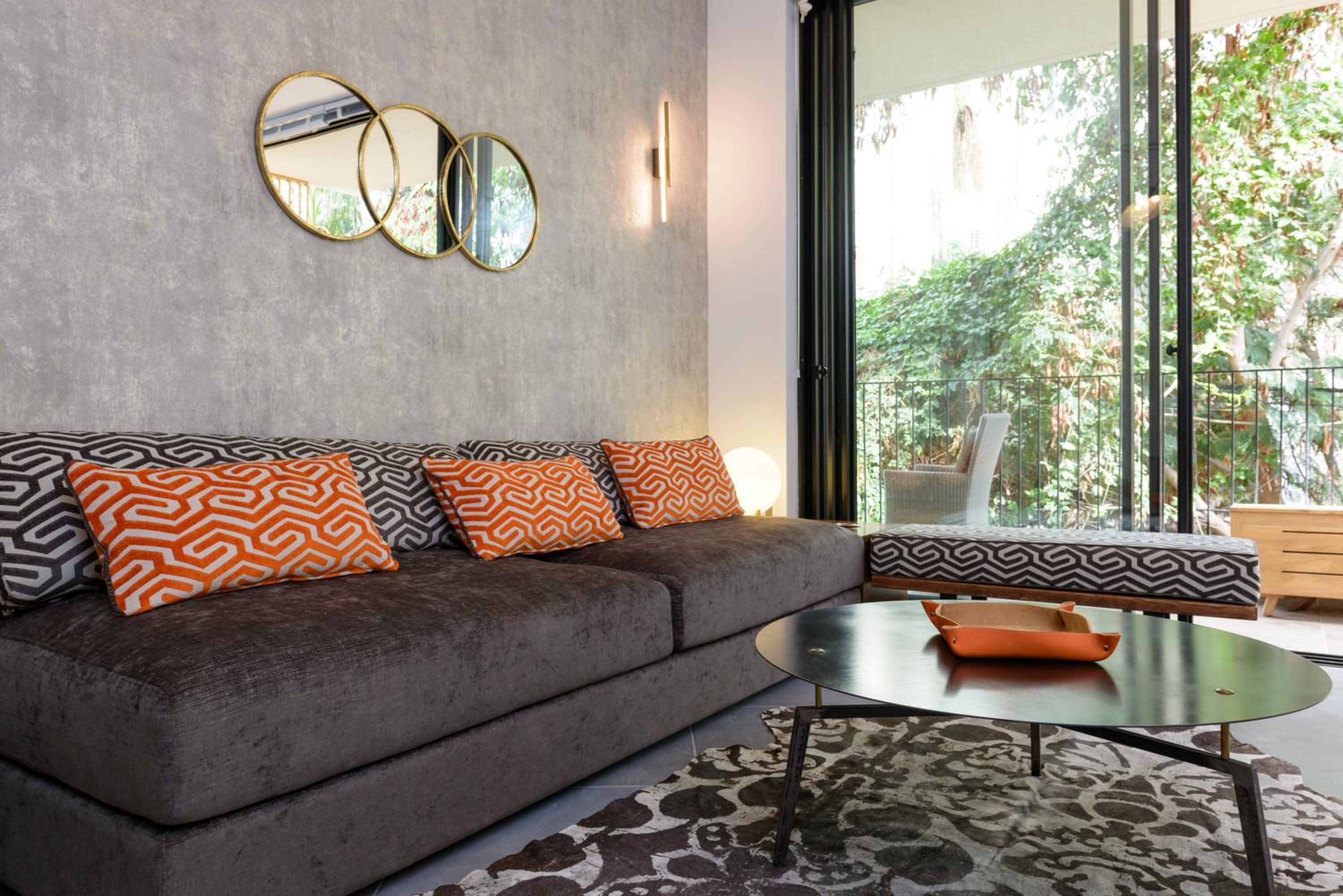 Cosy Apartment with Balcony Near Carmel Market by HolyGuest view 3
