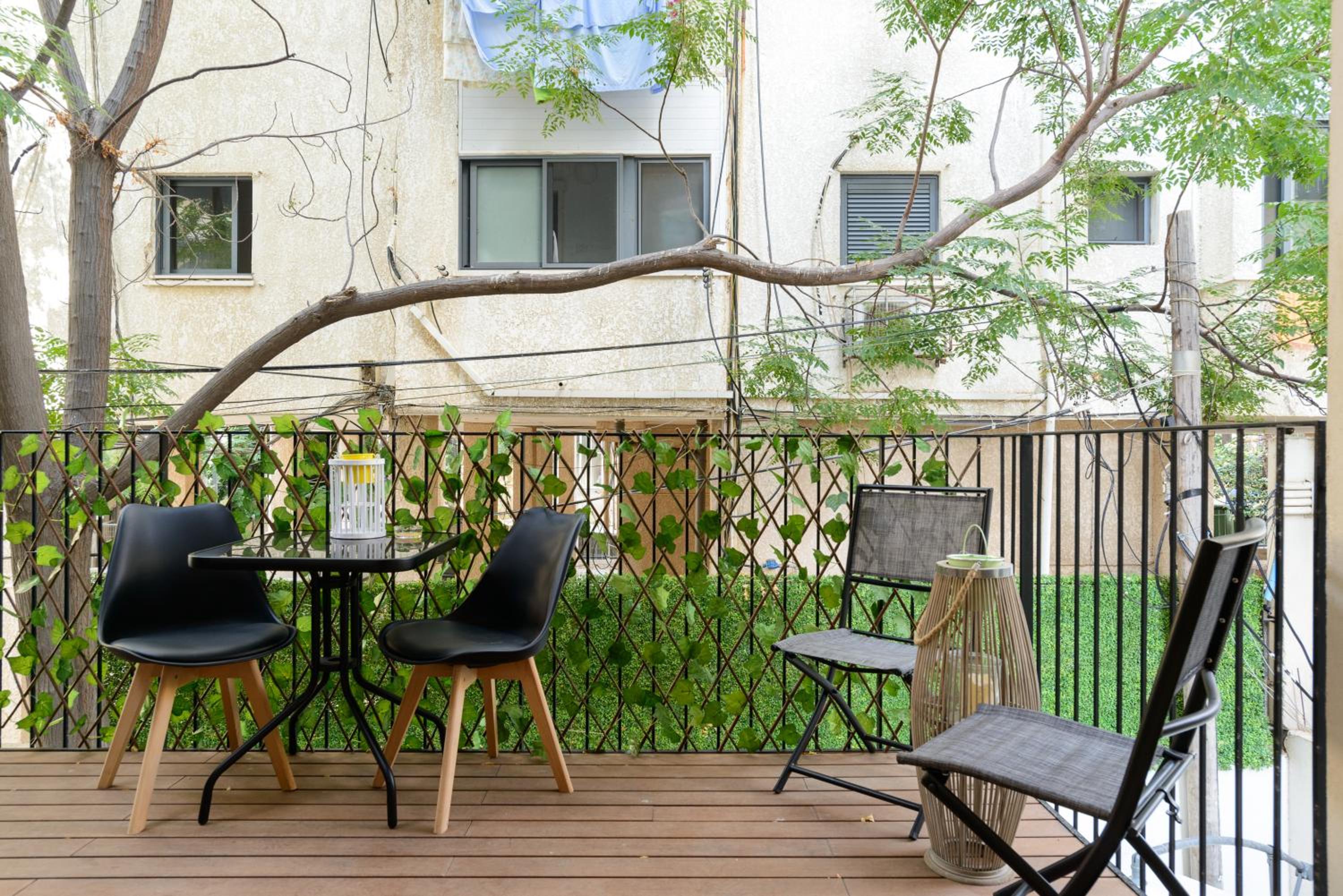 Stylish 2 BR with Balcony in Ben Yehuda by HolyGuest view 4