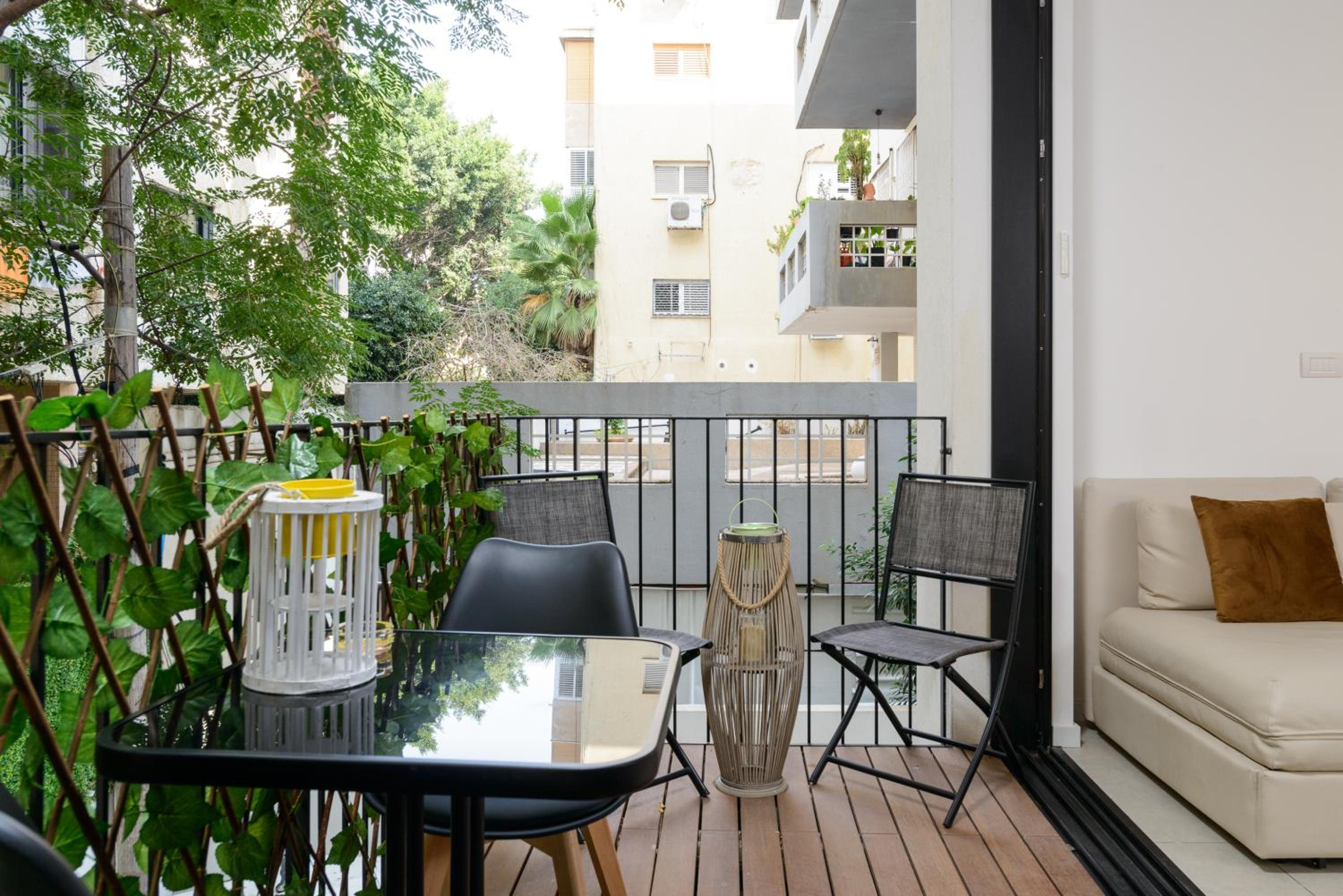 Stylish 2 BR with Balcony in Ben Yehuda by HolyGuest view 5