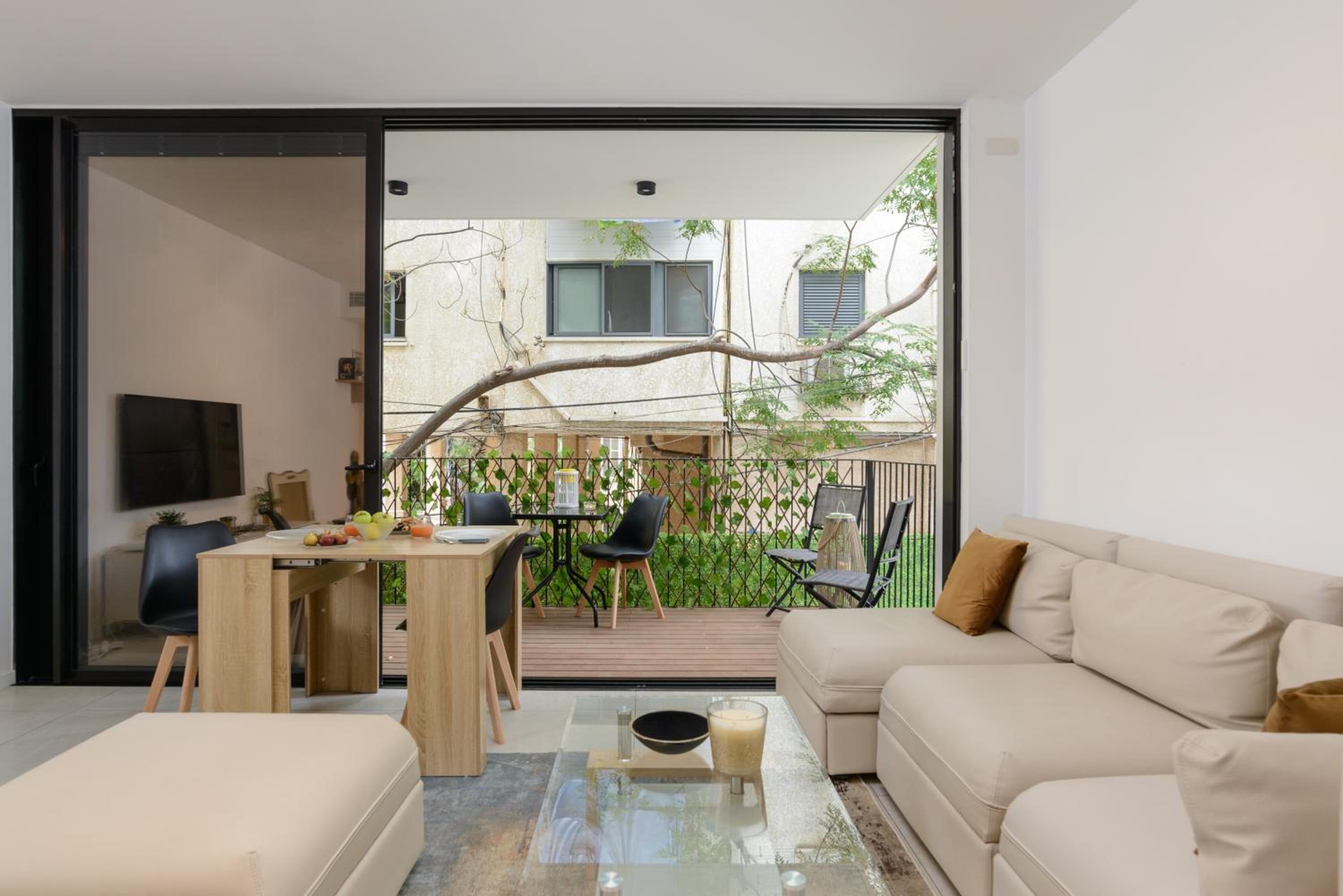 Stylish 2 BR with Balcony in Ben Yehuda by HolyGuest view 2