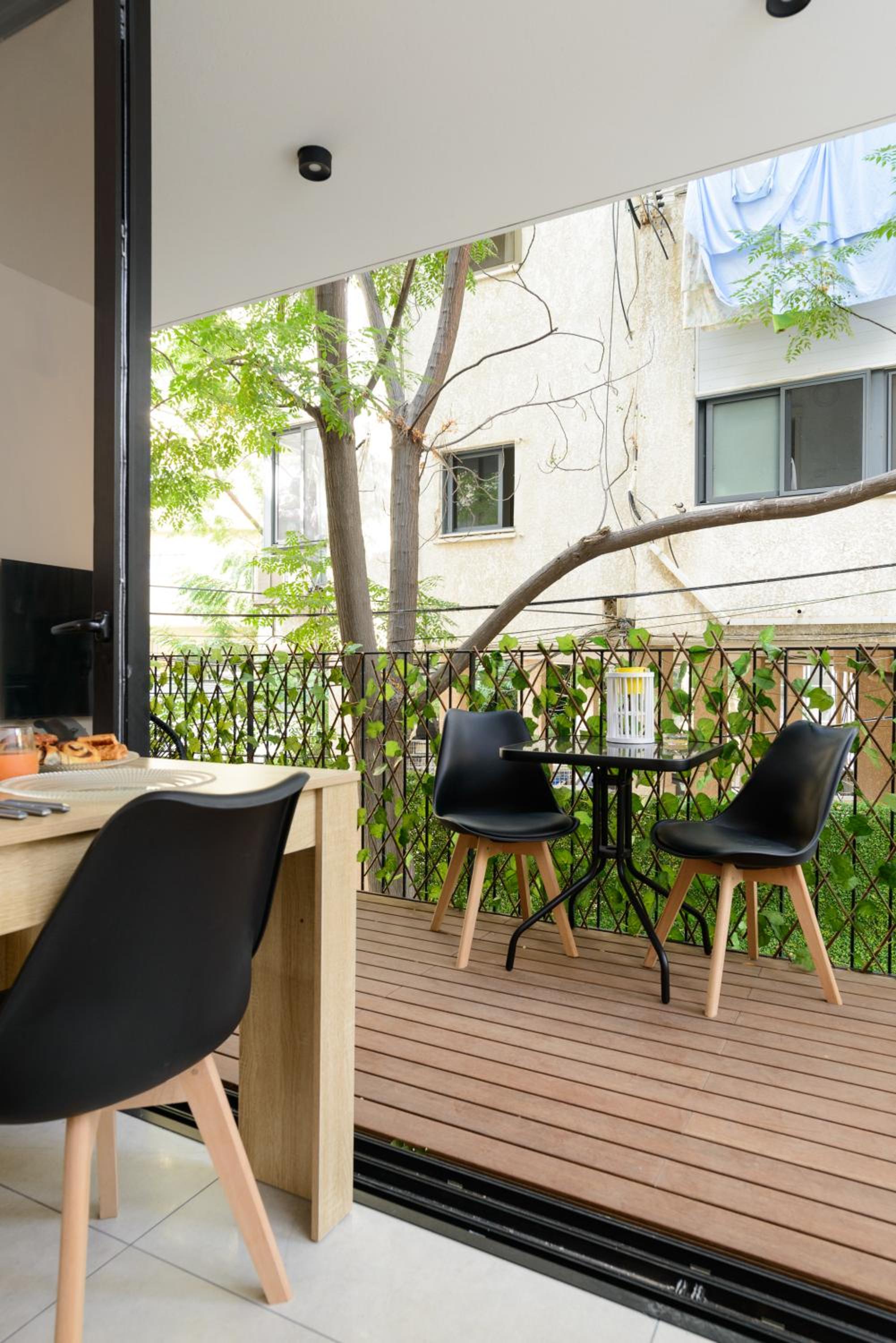 Stylish 2 BR with Balcony in Ben Yehuda by HolyGuest view 3
