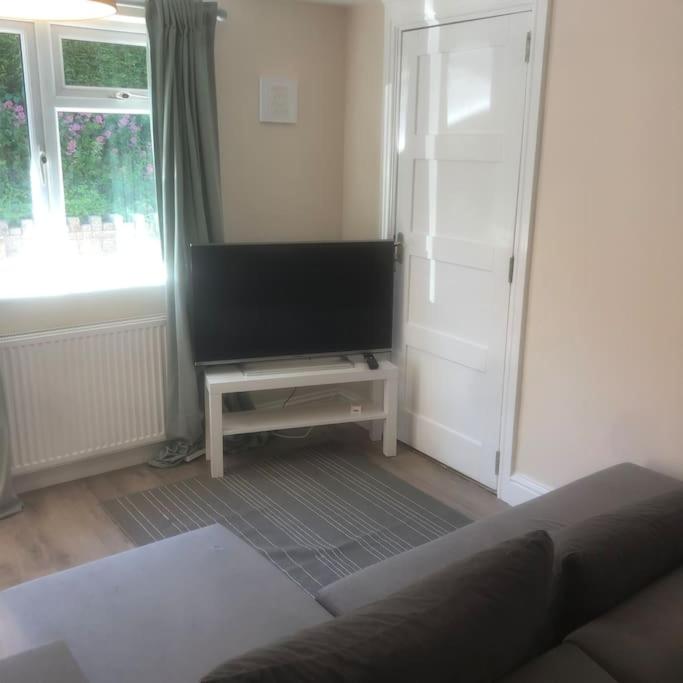 Cosy Flat, close to Bath Rugby and City Centre view 2