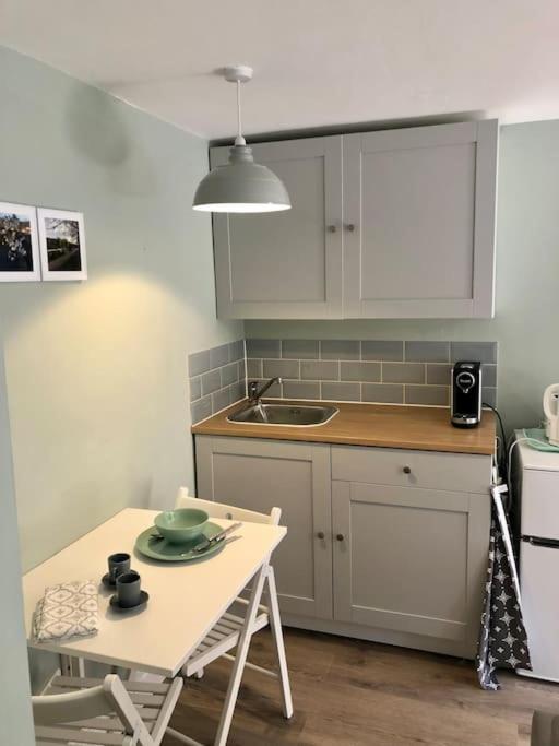 Cosy Flat, close to Bath Rugby and City Centre view 3