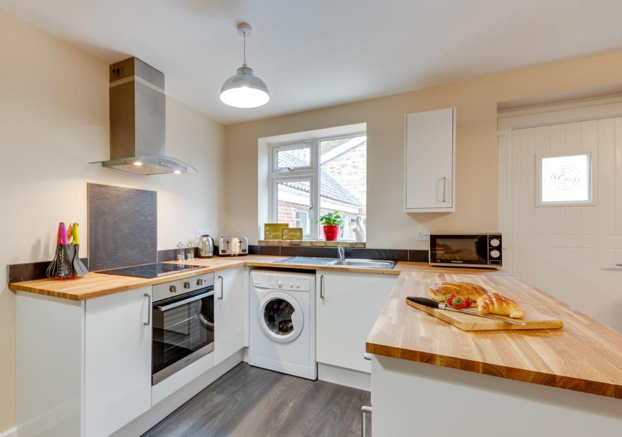 3 Bed in Great Waldingfield oc-ac2 view 4