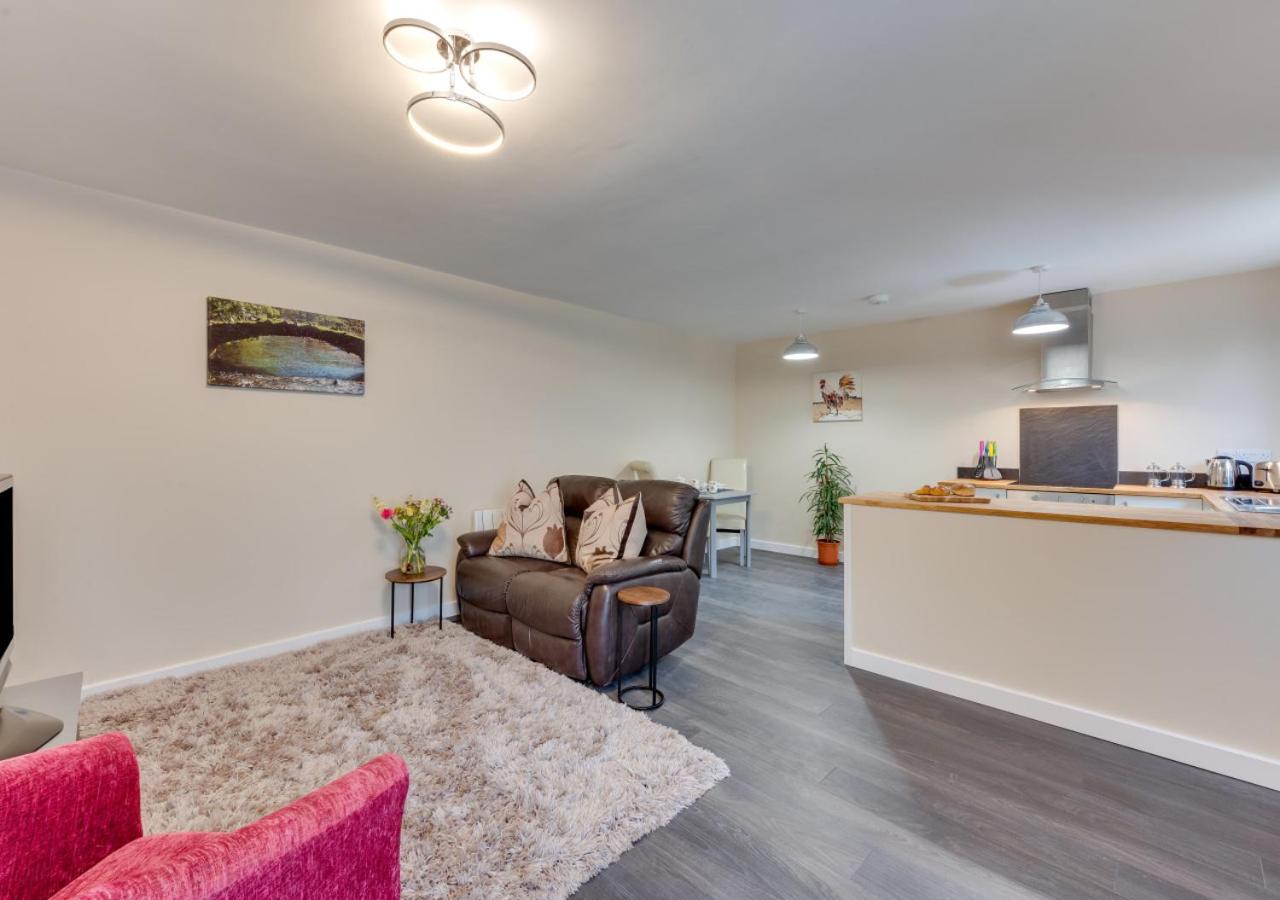 3 Bed in Great Waldingfield oc-ac2 view 2