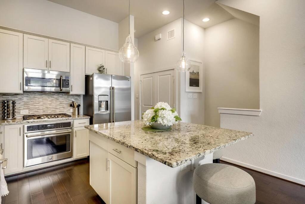 Gorgeous 4 Bed Home on St Mary's - Minutes to Riverwalk/Pearl view 4