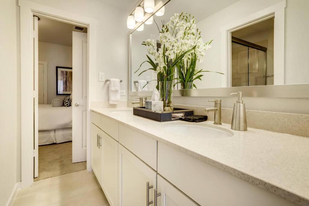Gorgeous 4 Bed Home on St Mary's - Minutes to Riverwalk/Pearl view 5