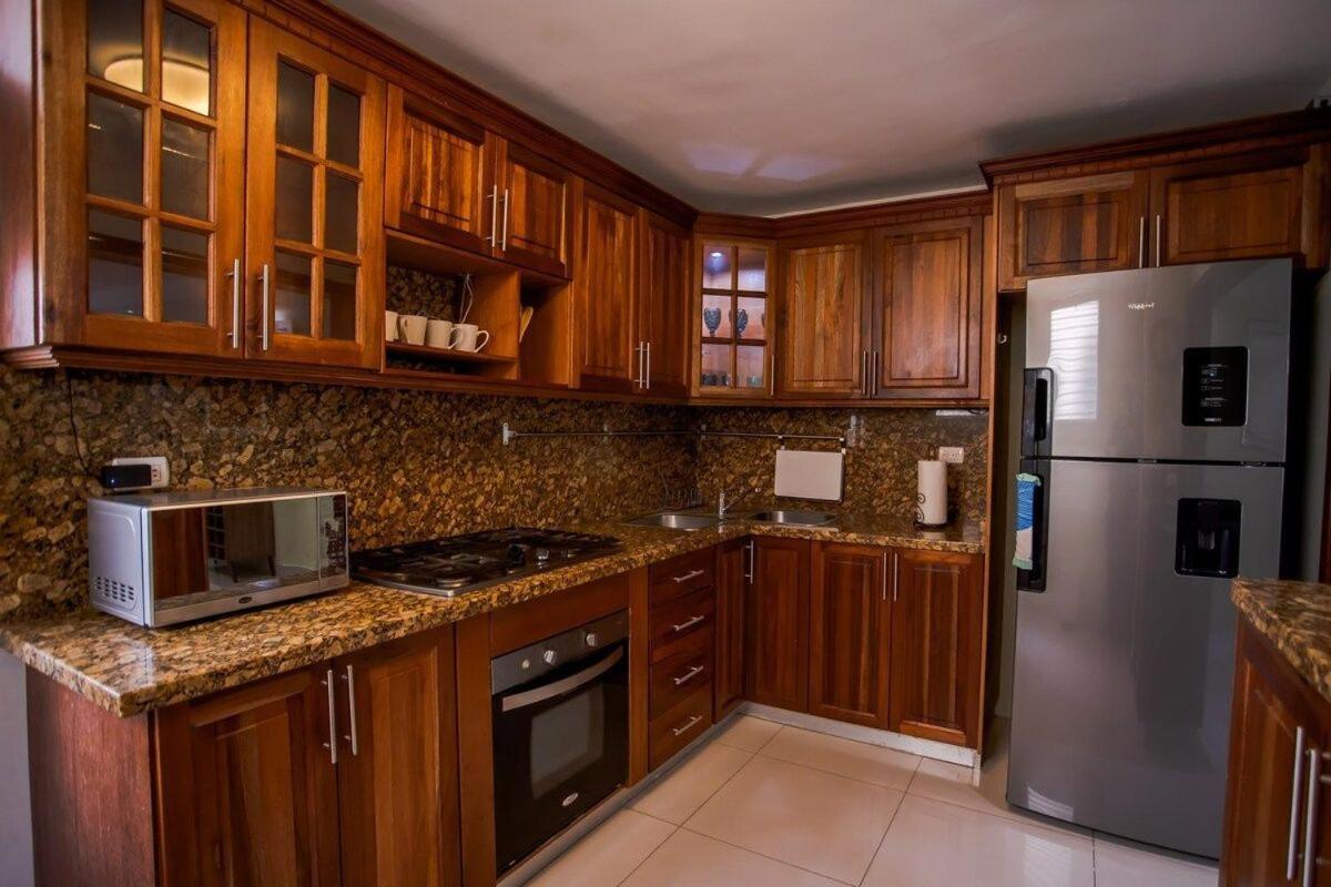 Amplio apartamento en zona exclusiva con parqueo view 3