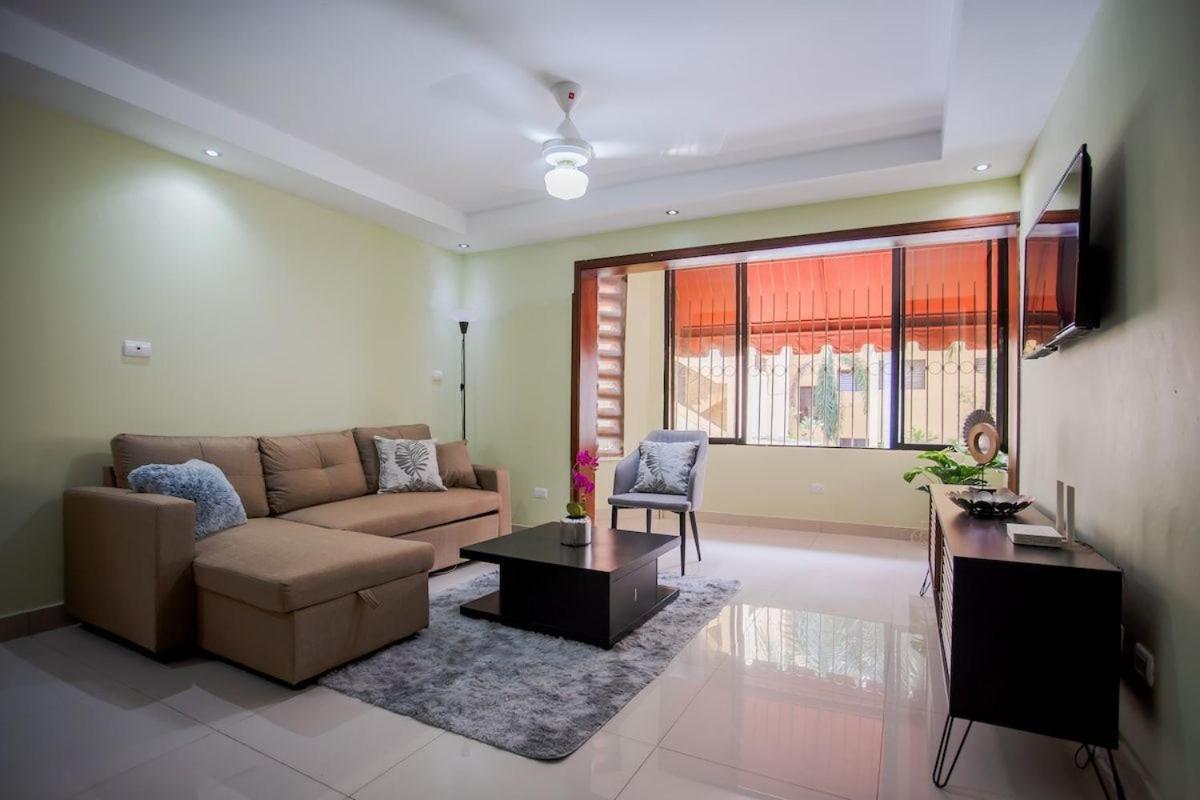 Amplio apartamento en zona exclusiva con parqueo view 5