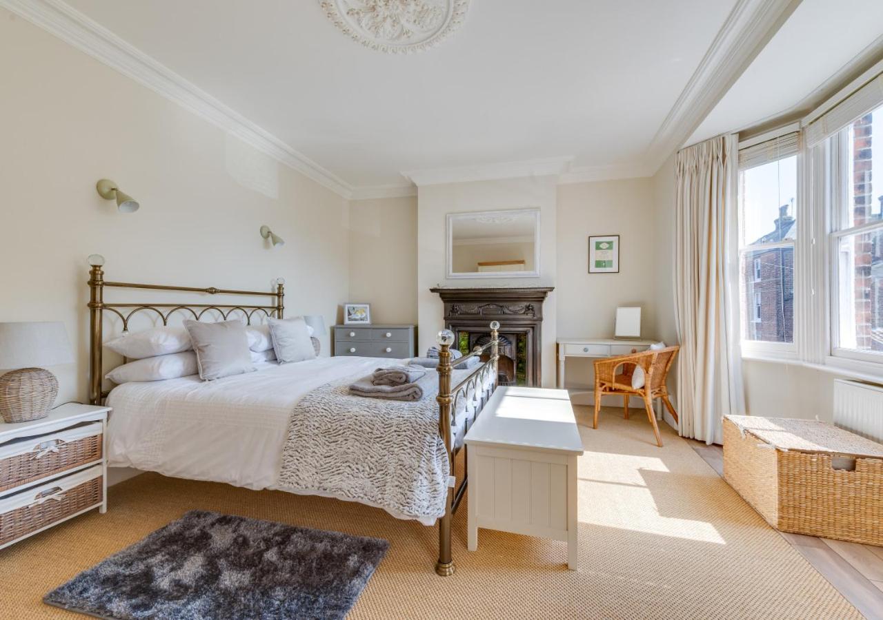 3 Bed in Southwold oc-5sr view 2