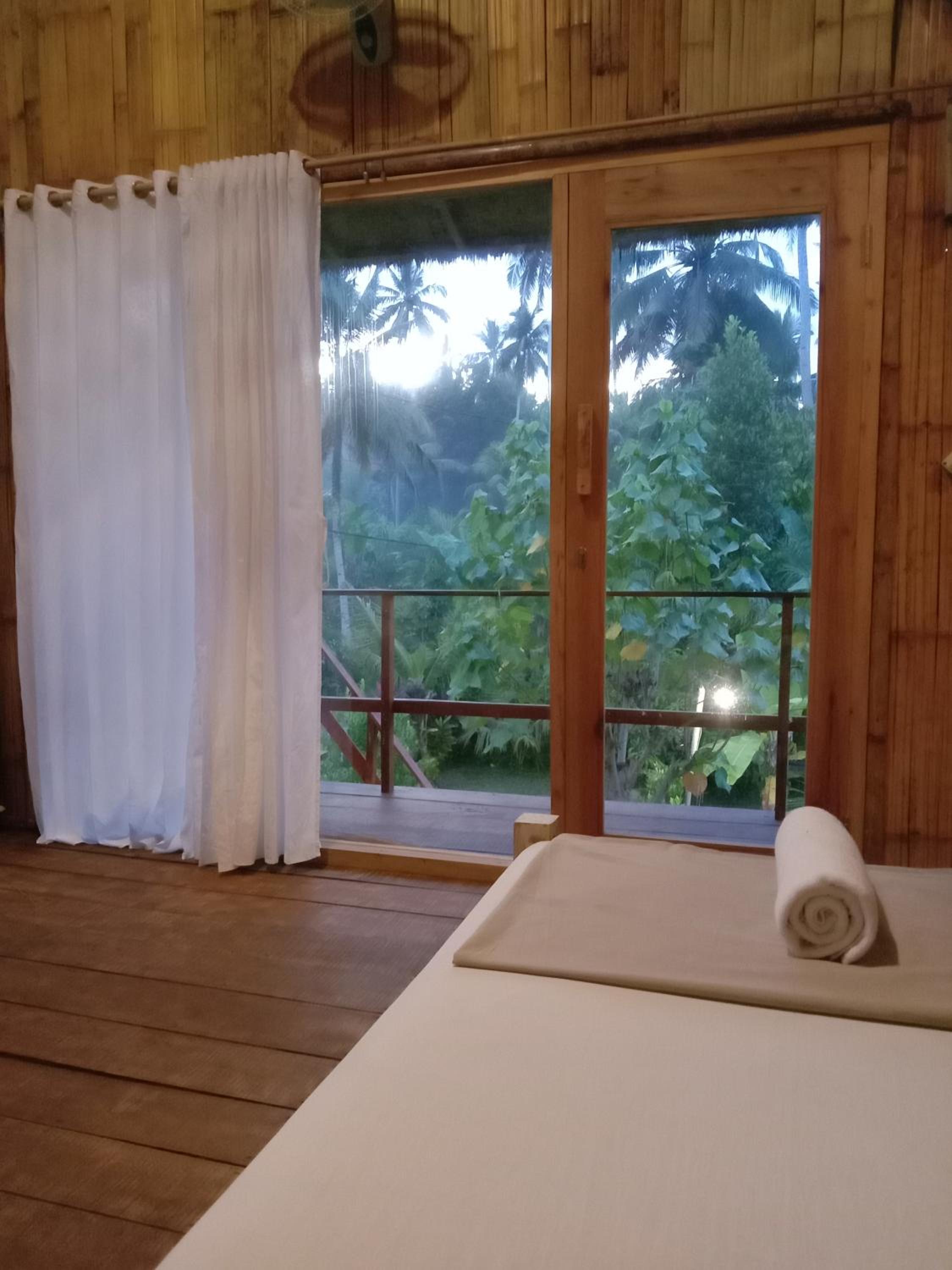 Jungle House - surf & stay