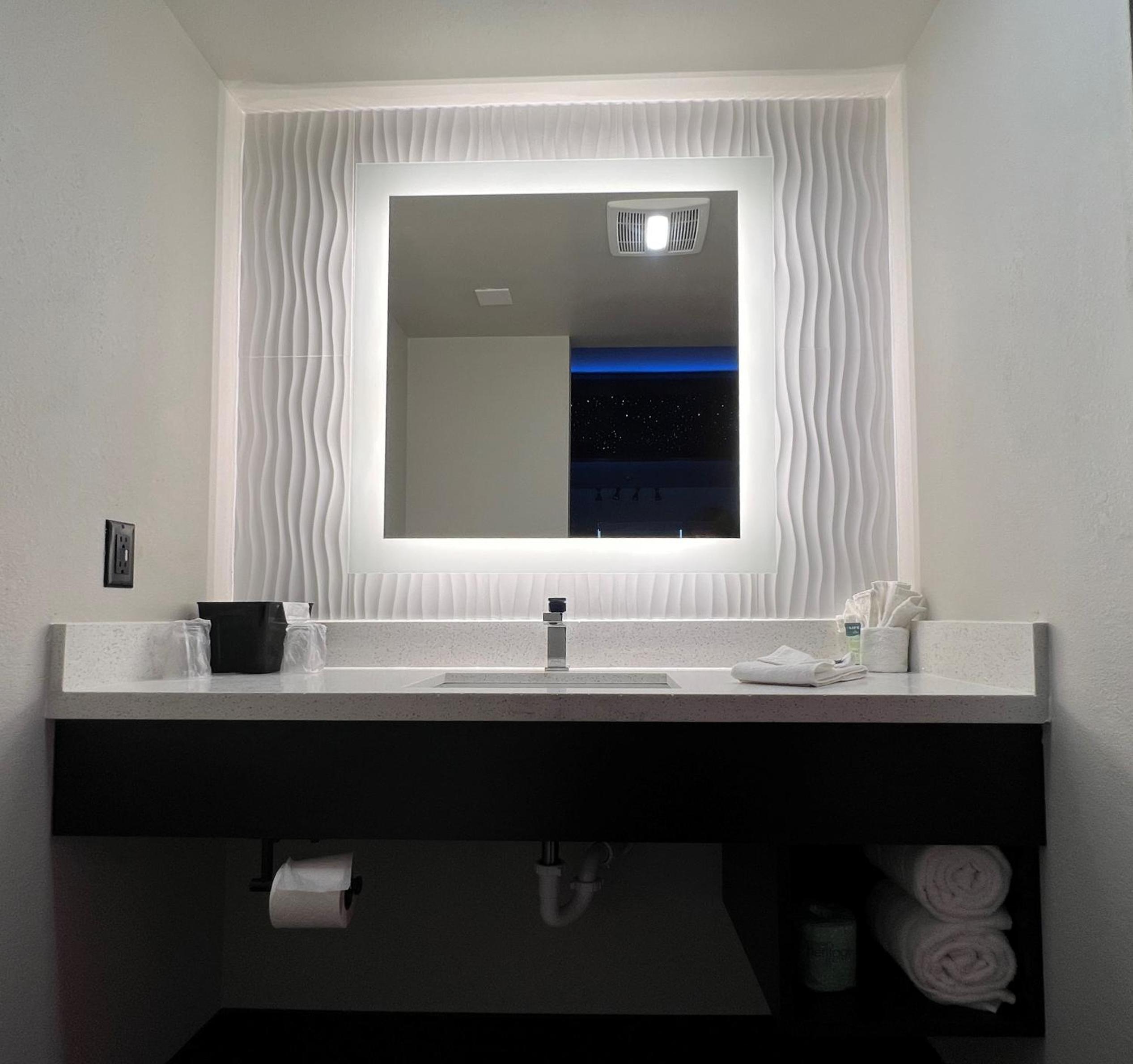 Imperial Suites, Adults Only