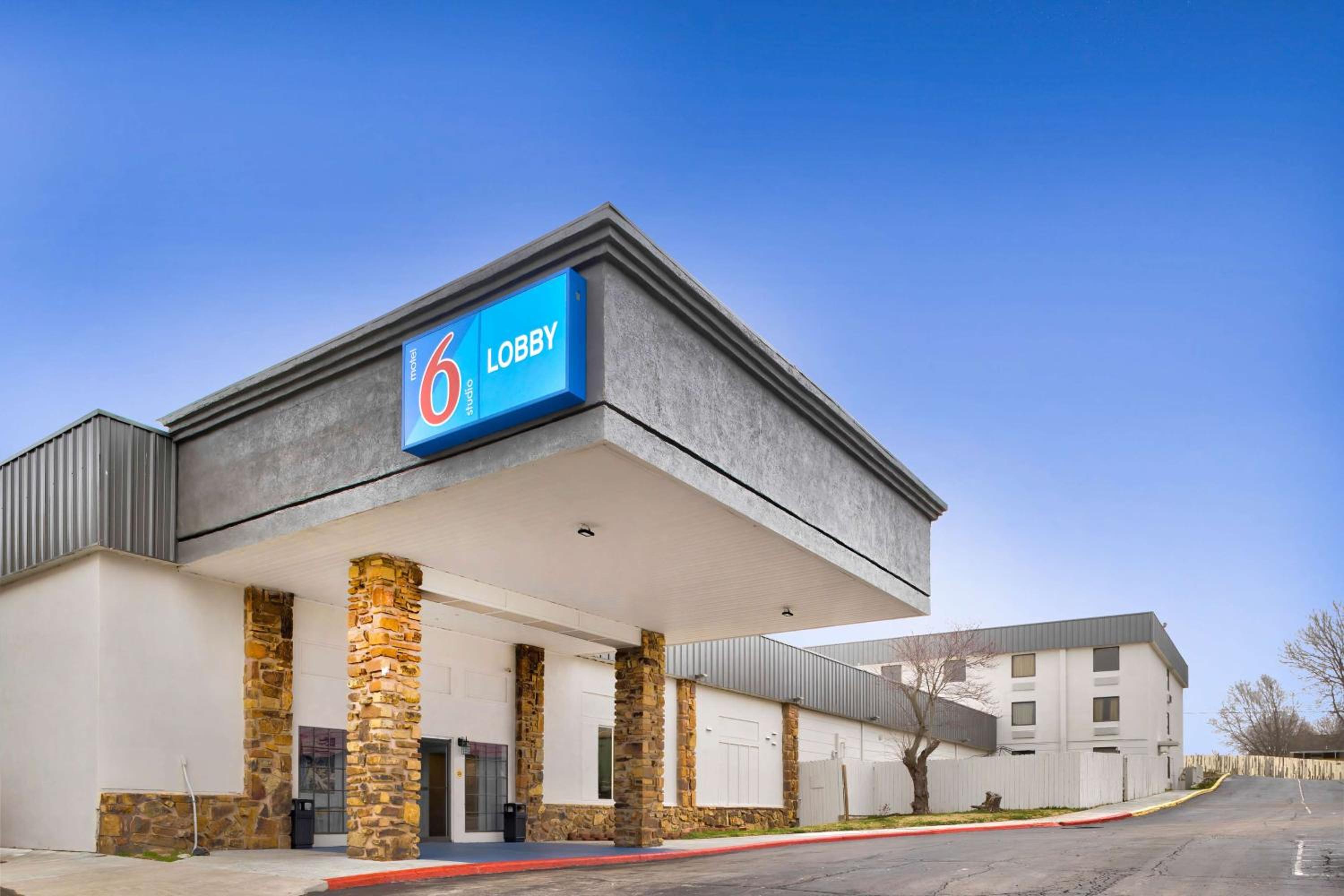 Bartlesville Vacations - Motel 6 - Bartlesville, OK - Property Image 16