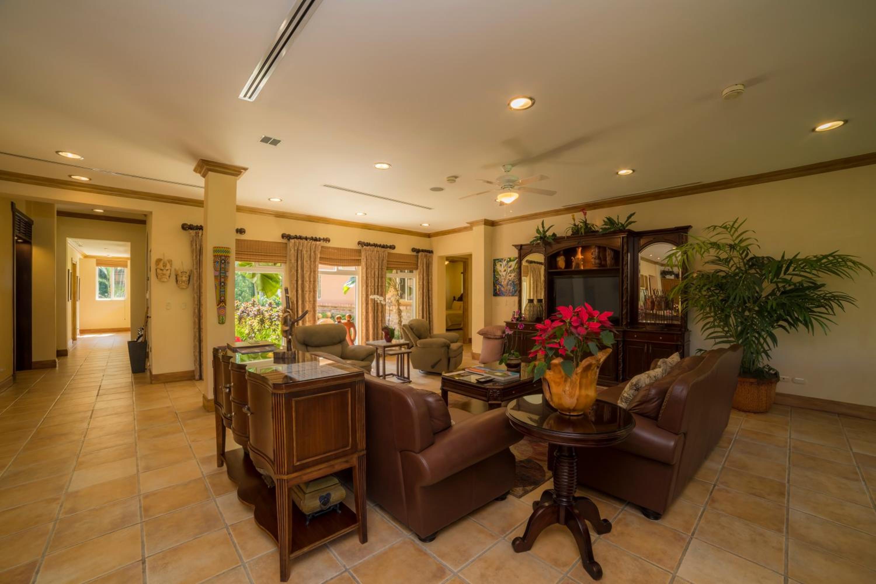 Casa Oasis 5 bdrs private pool in Los Suenos