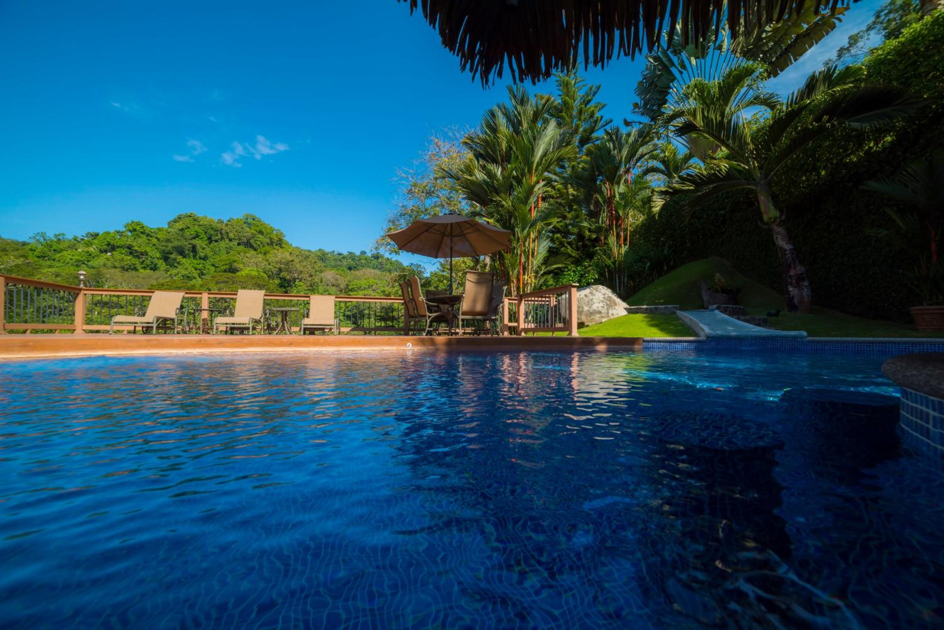 Casa Oasis 5 bdrs private pool in Los Suenos