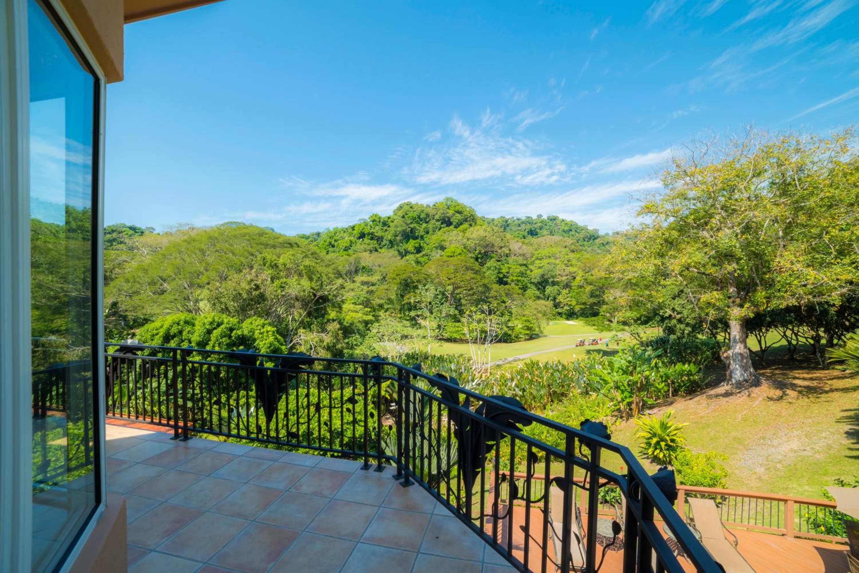 Casa Oasis 5 bdrs private pool in Los Suenos