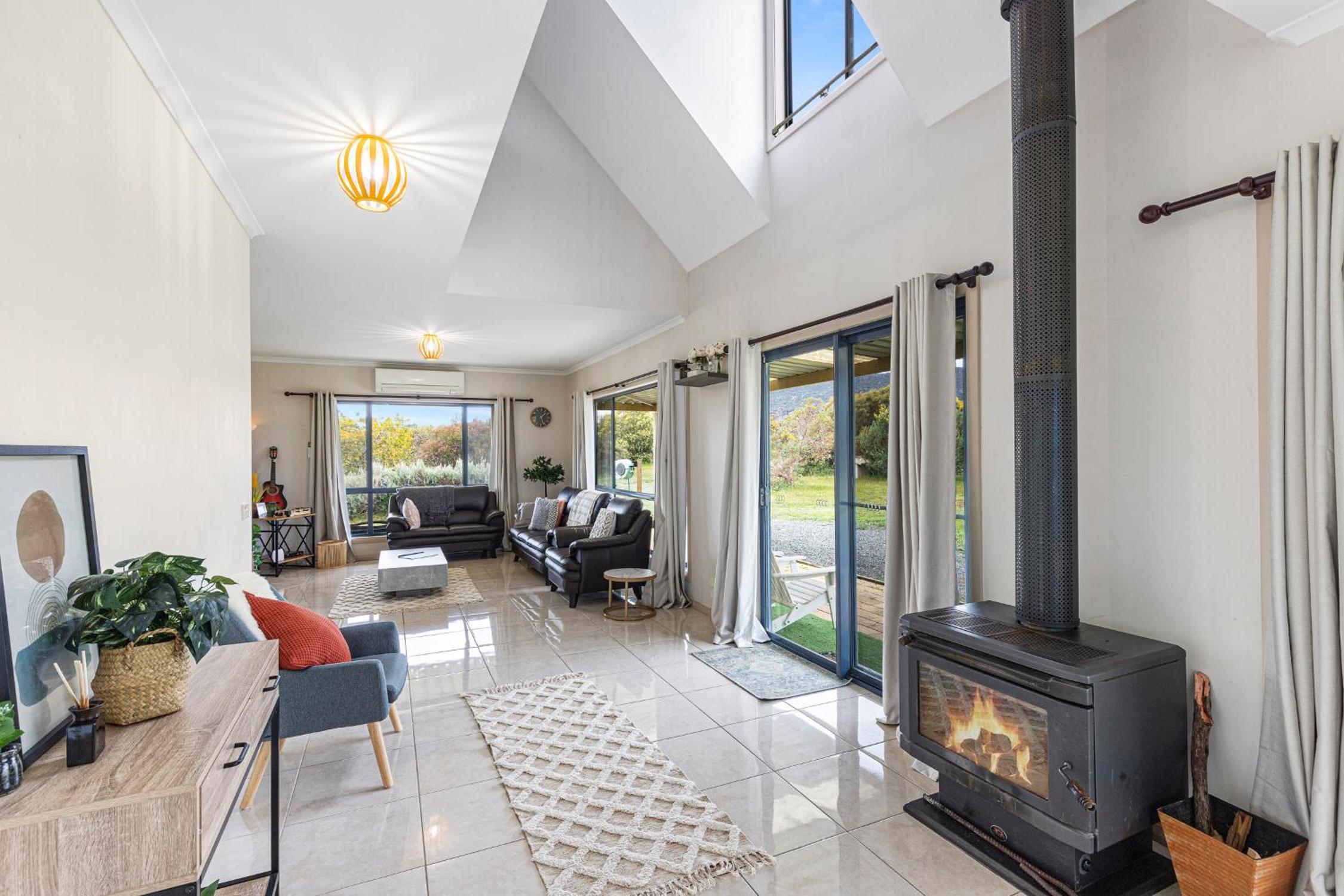 Morningside farm house with Mountian views...