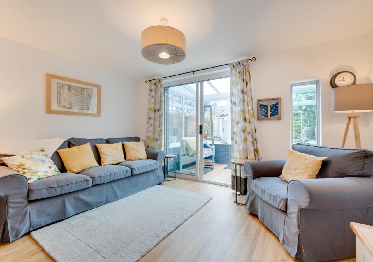 2 Bed in Woodbridge oc-48sc