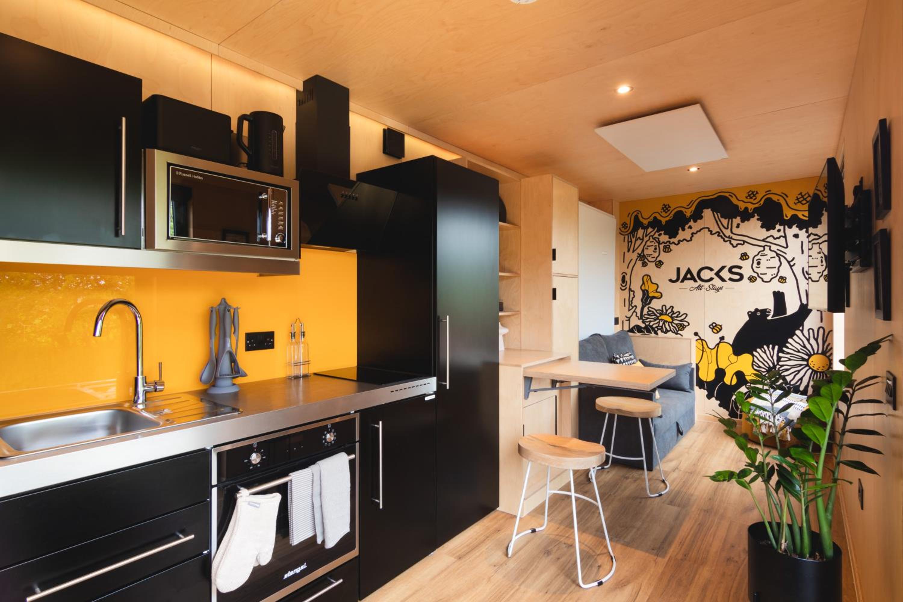 The Hive - Unique Hot Tub Cabin in Millport