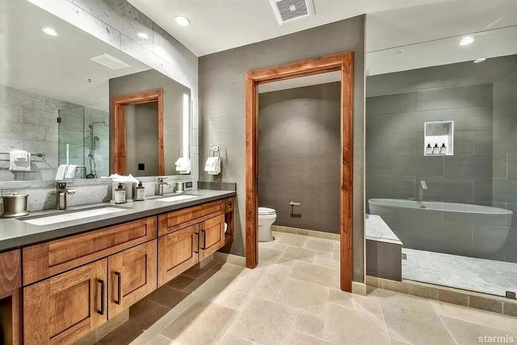 Lake Tahoe Vacations - Ultimate Luxury Residence with Extras Galore across from Heavenly Village Gondola - Zalanta Resort - Property Image 32