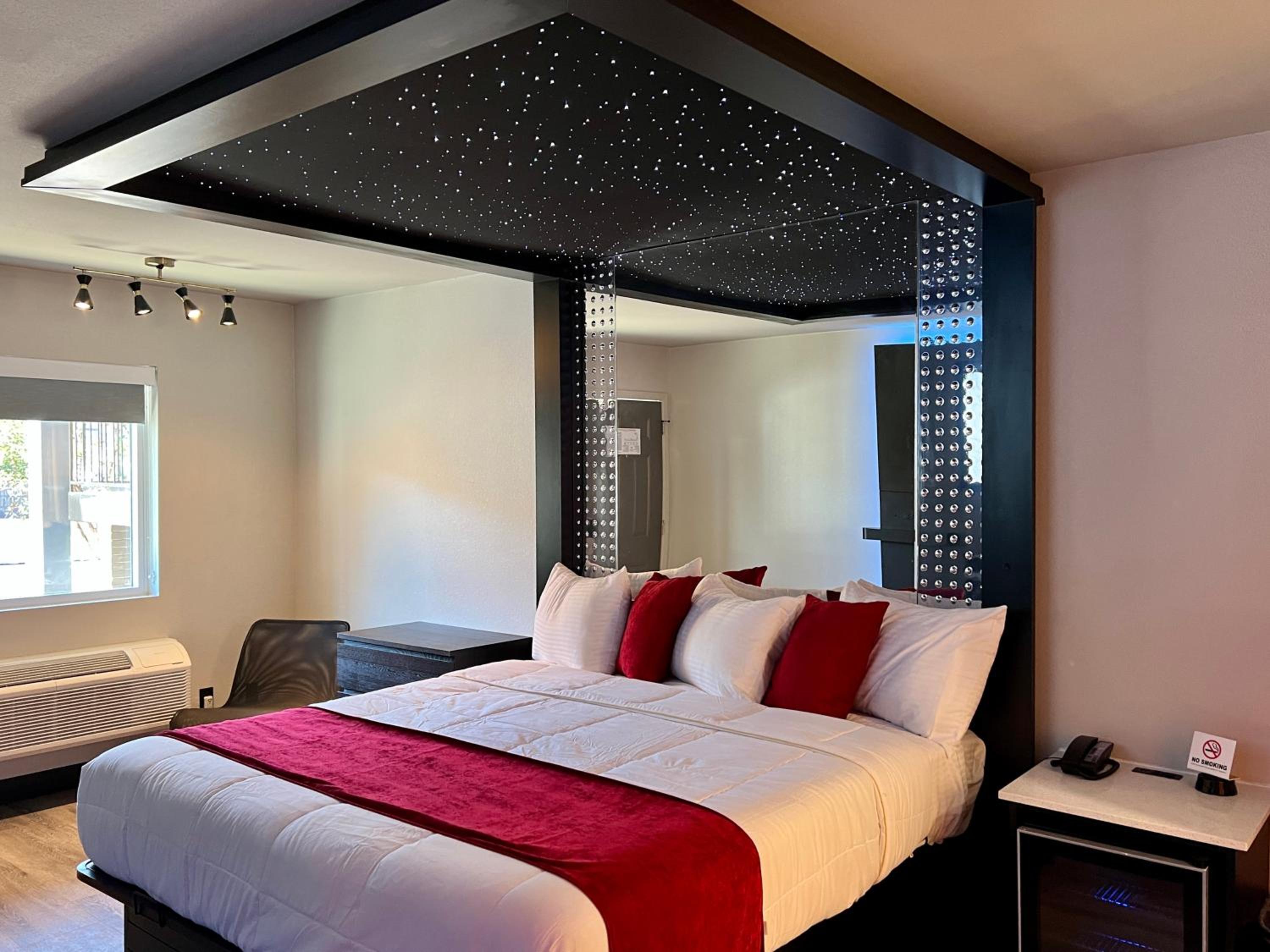 Imperial Suites, Adults Only