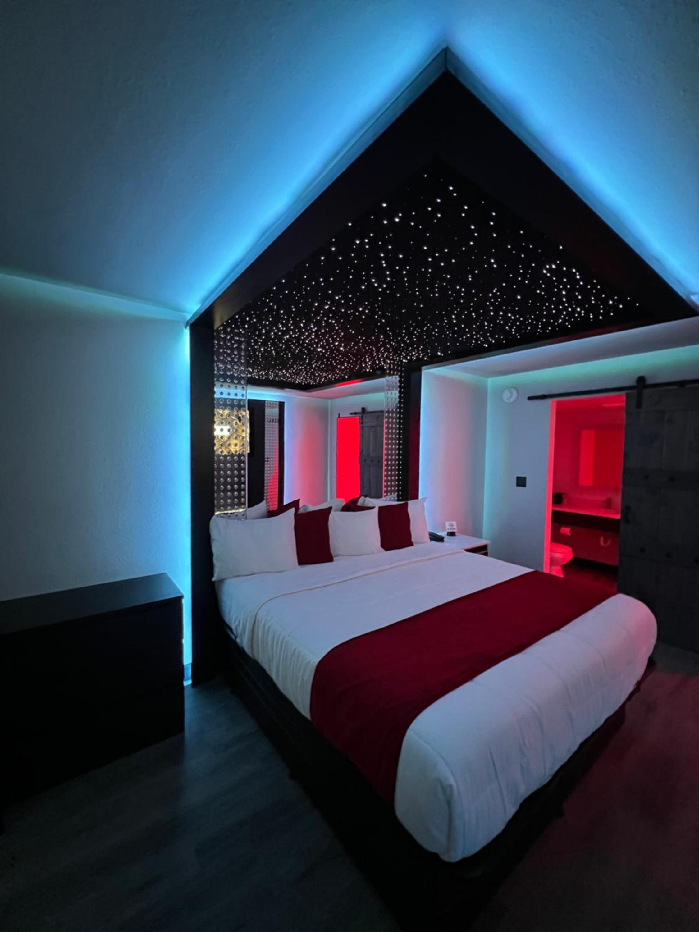 Imperial Suites, Adults Only