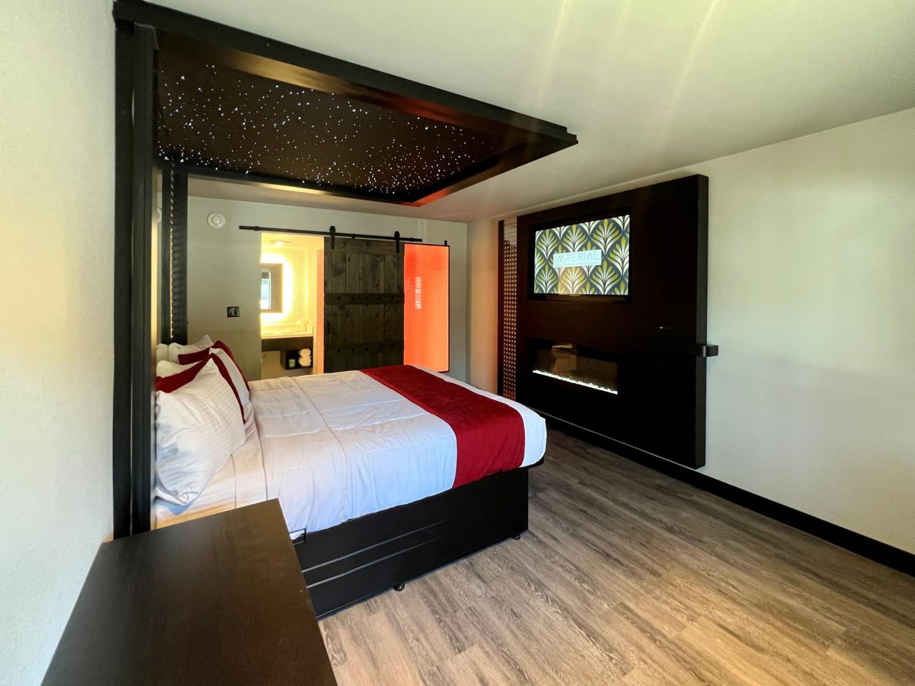 Imperial Suites, Adults Only