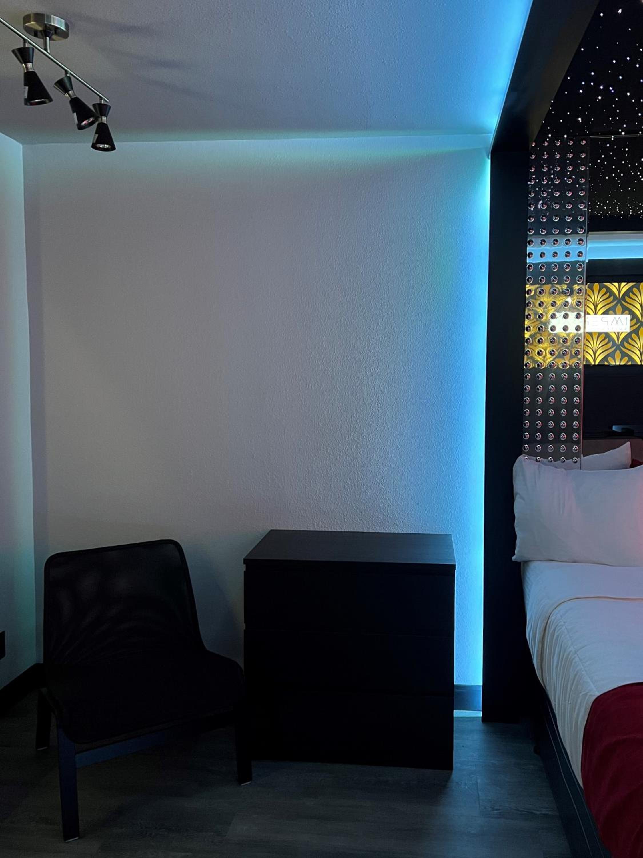 Imperial Suites, Adults Only